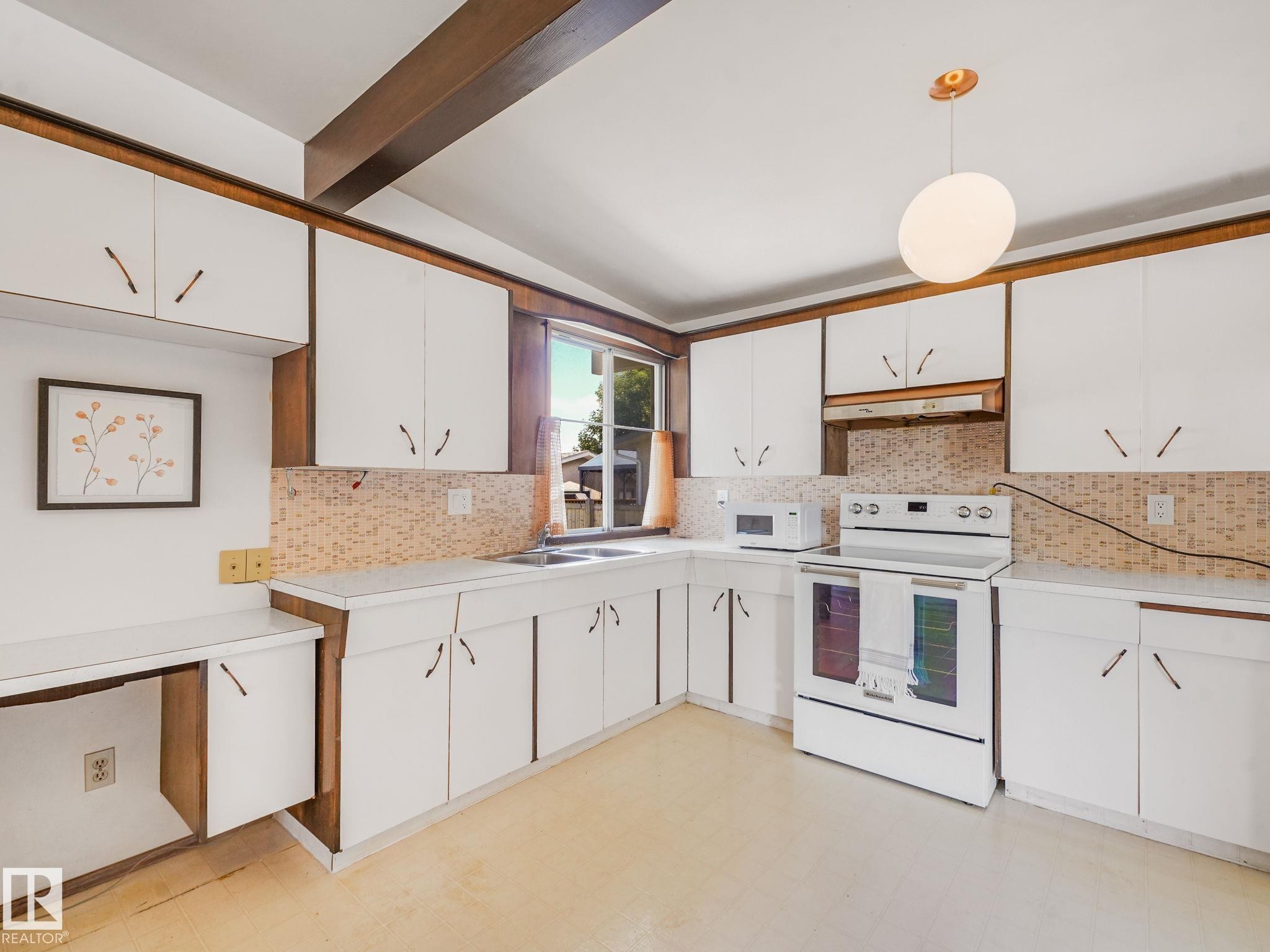 Kitchen - 15011 72A Street, Edmonton, AB