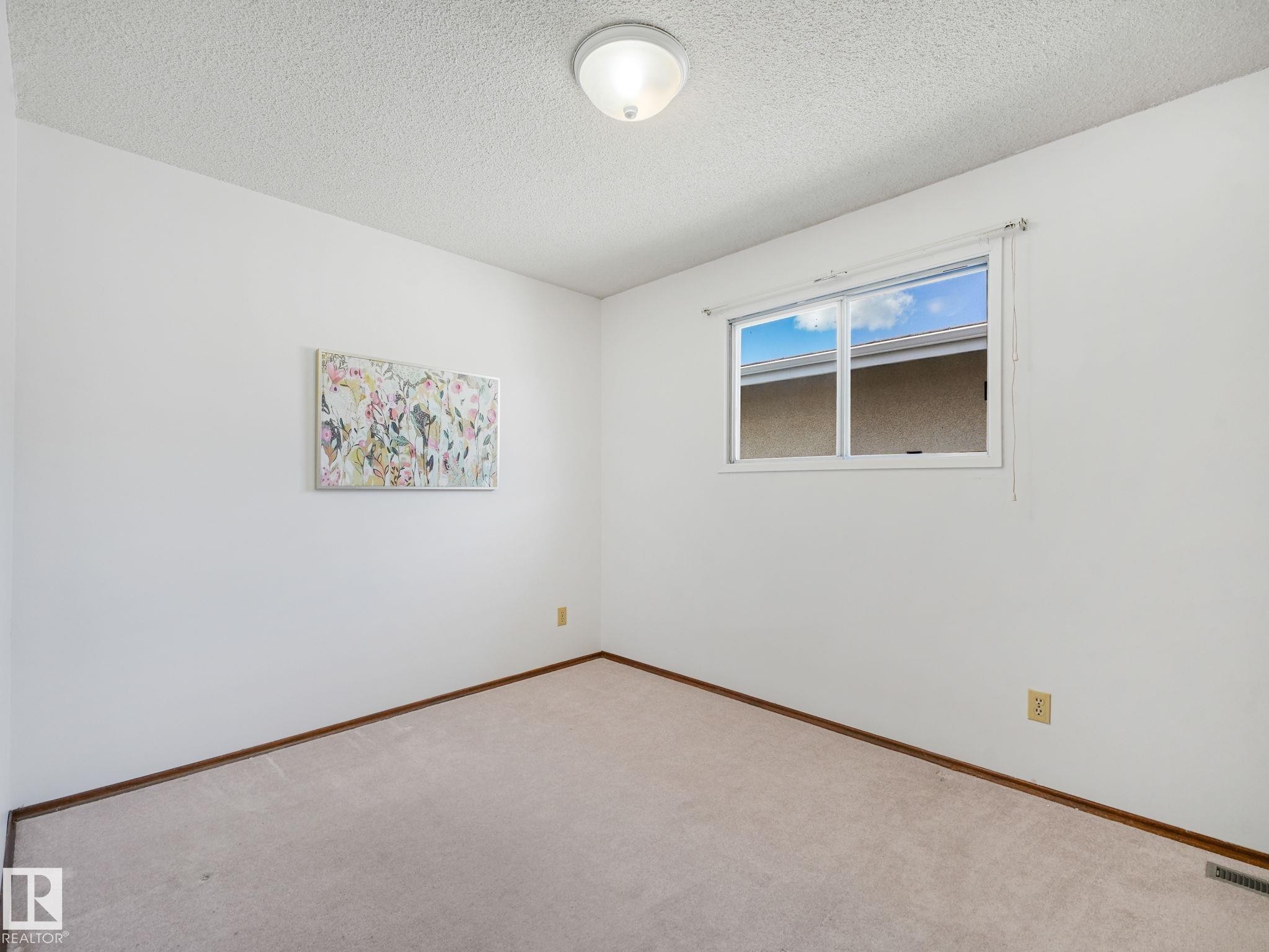 Empty room - 15011 72A Street, Edmonton, AB