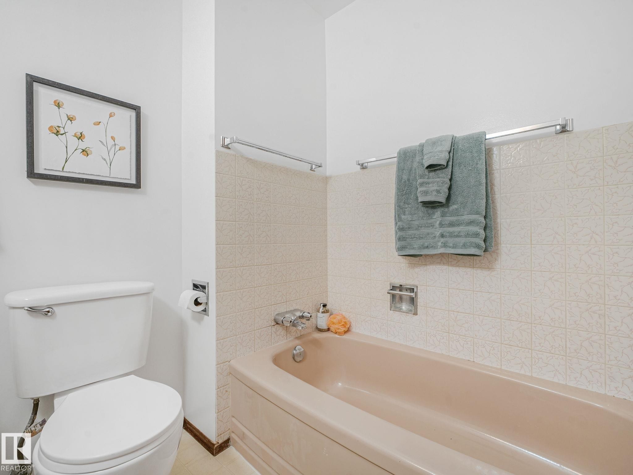 Bathroom - 15011 72A Street, Edmonton, AB