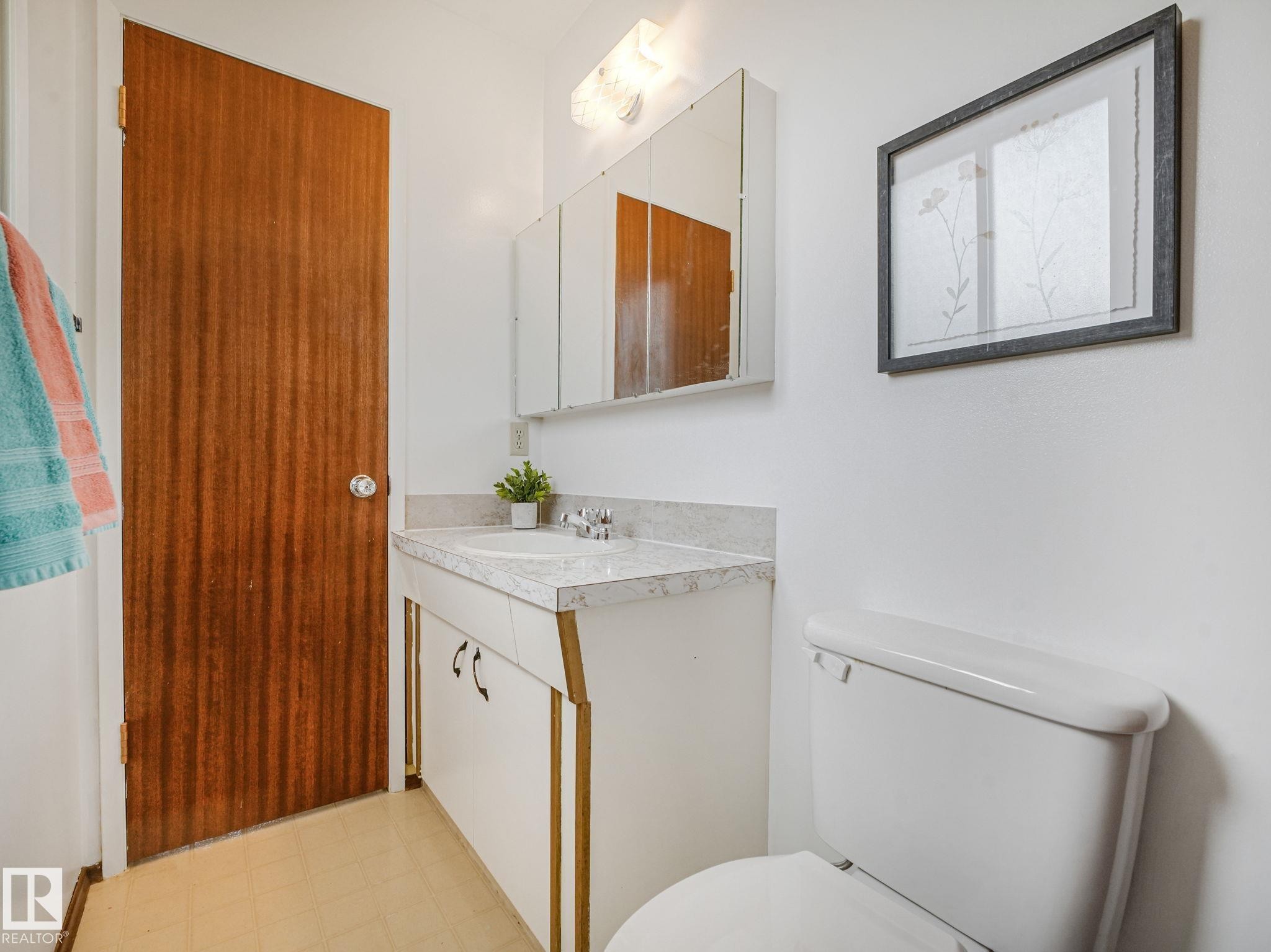 Bathroom - 15011 72A Street, Edmonton, AB