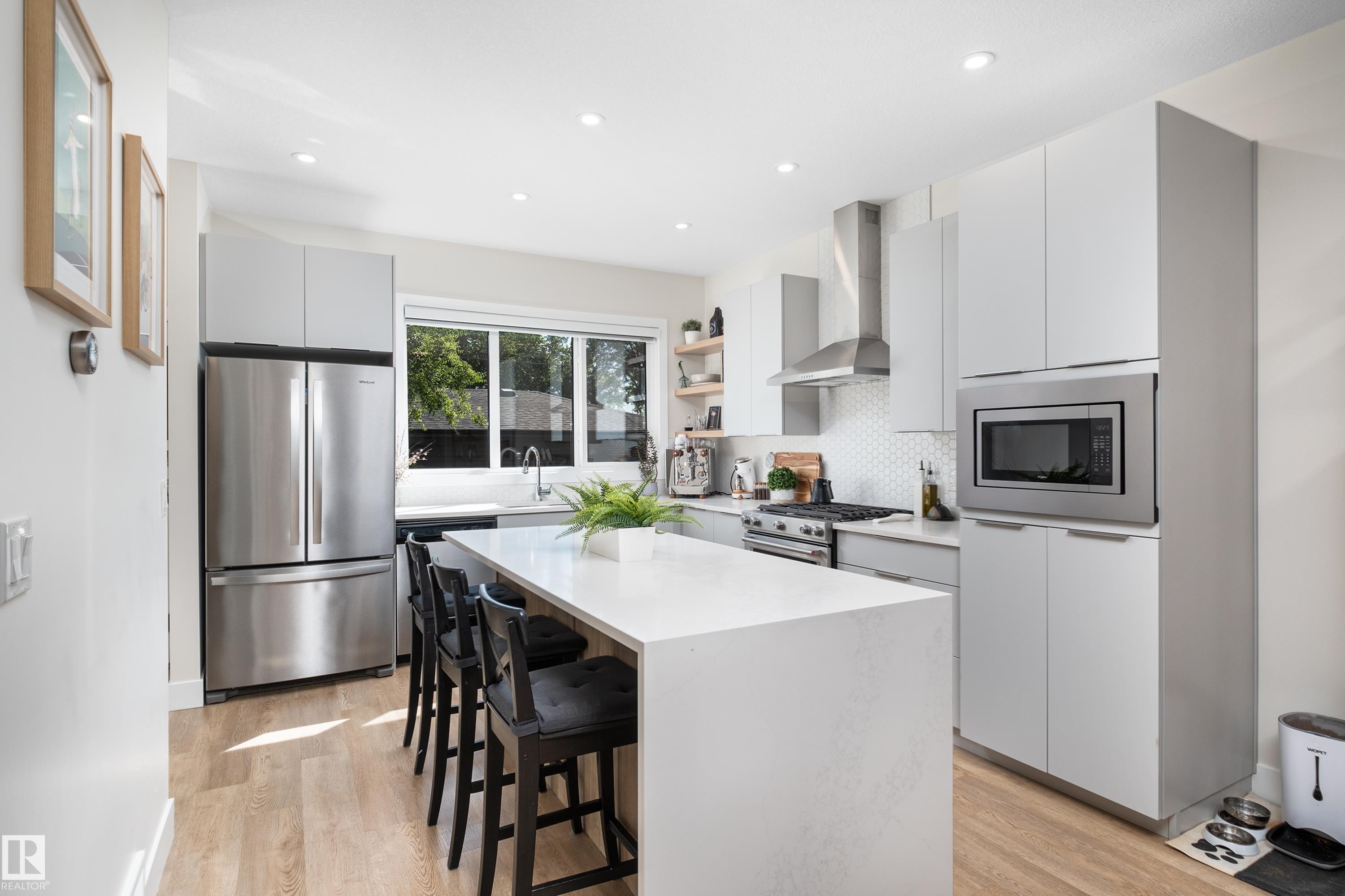 11013 75 Street Nw, Edmonton, AB - Indoor Photo Showing Kitchen
