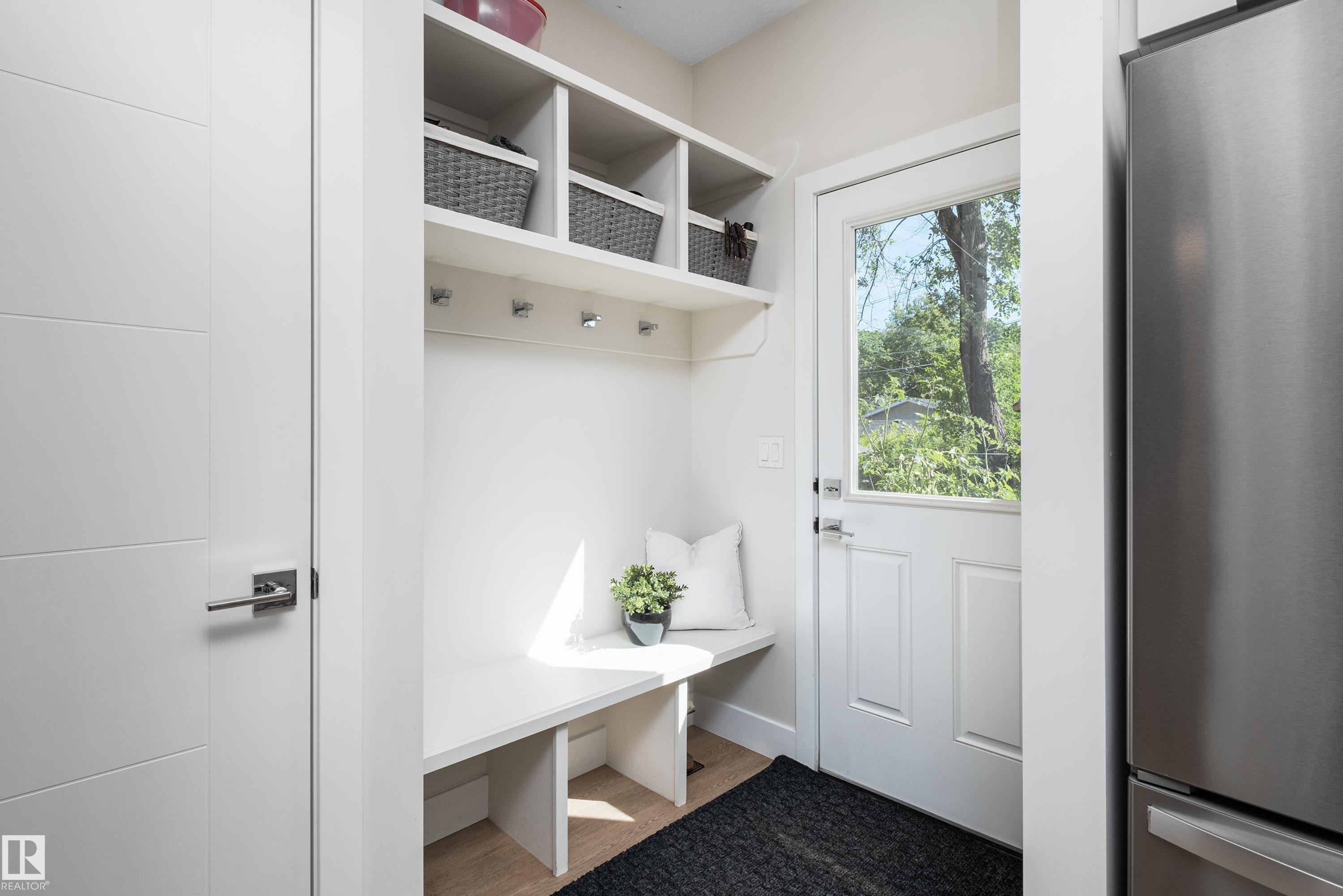 11013 75 Street Nw, Edmonton, AB - Indoor Photo Showing Other Room