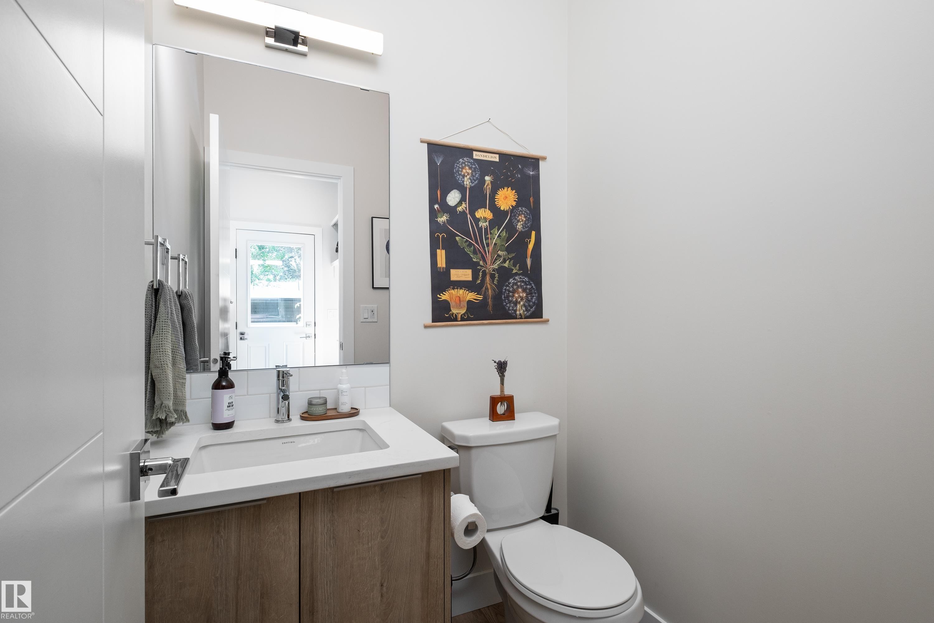 11013 75 Street Nw, Edmonton, AB - Indoor Photo Showing Bathroom