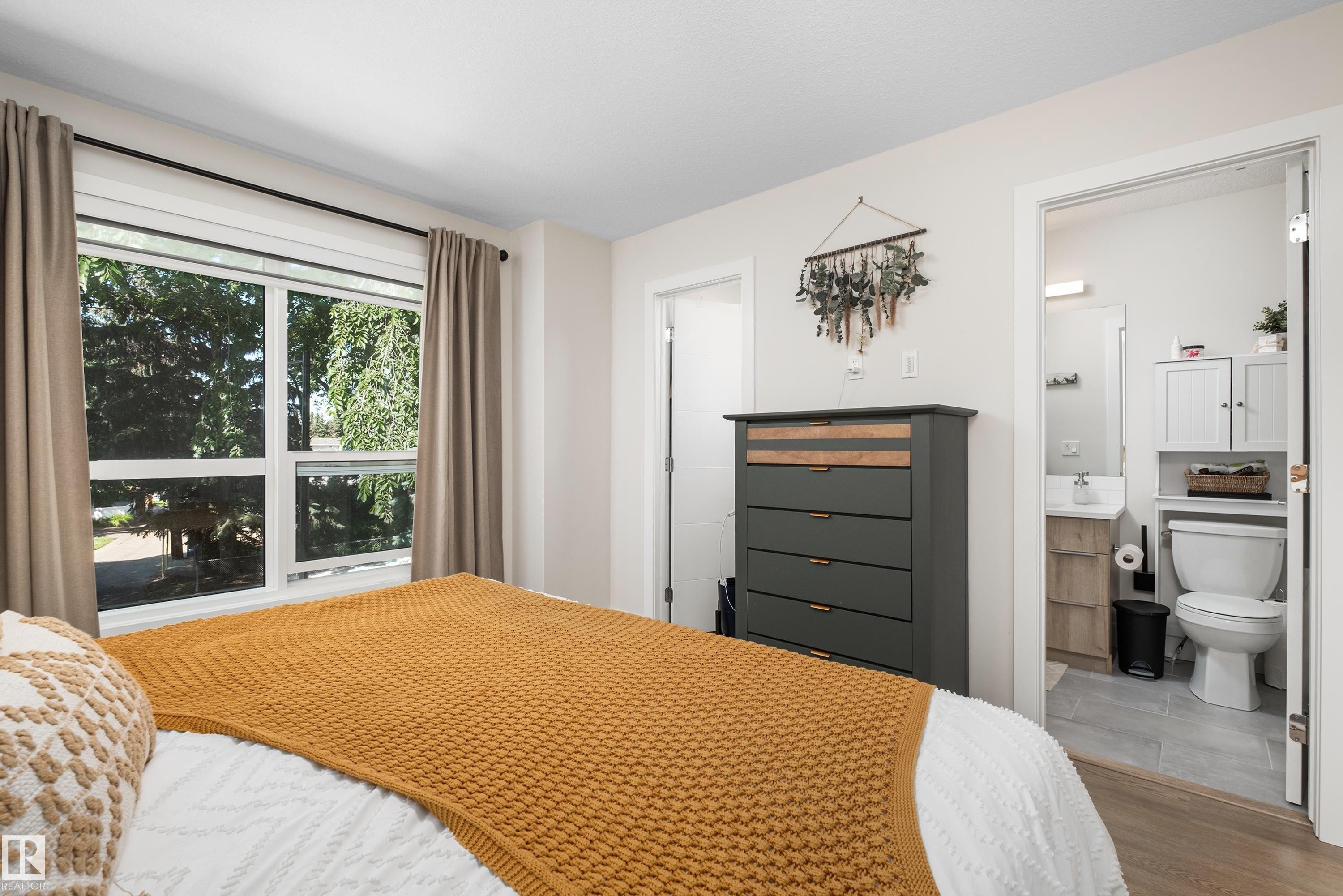 11013 75 Street Nw, Edmonton, AB - Indoor Photo Showing Bedroom