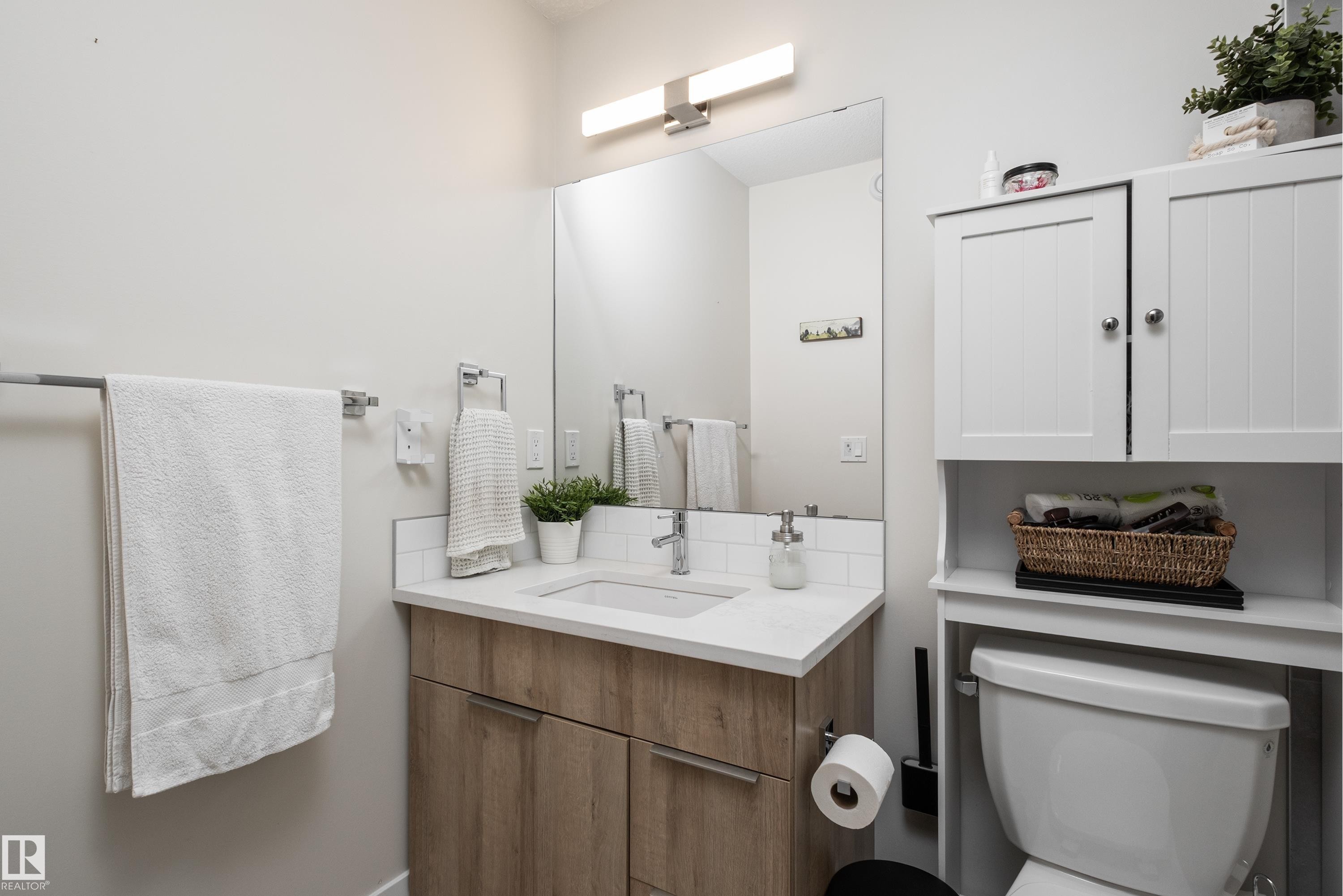 11013 75 Street Nw, Edmonton, AB - Indoor Photo Showing Bathroom