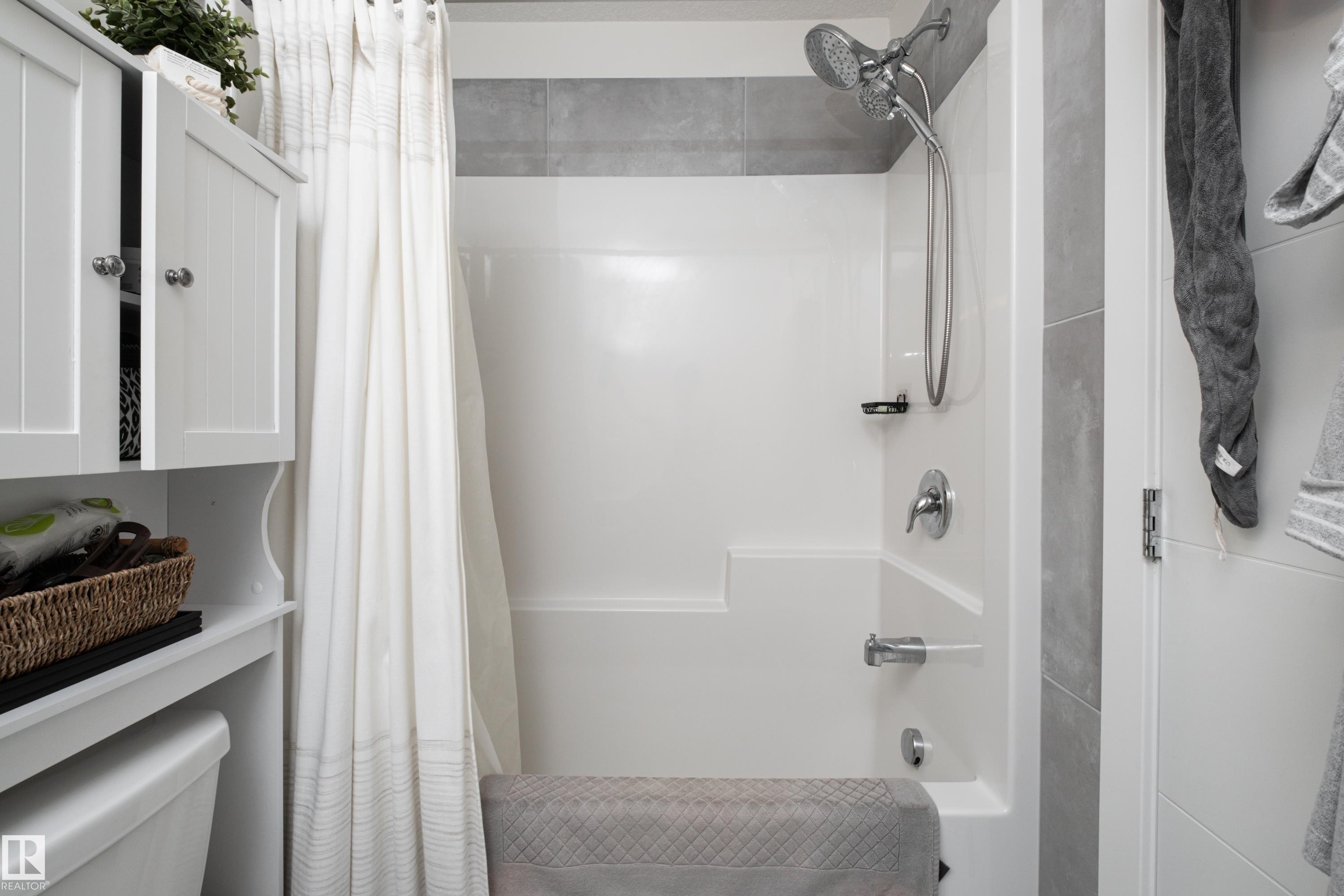 11013 75 Street Nw, Edmonton, AB - Indoor Photo Showing Bathroom
