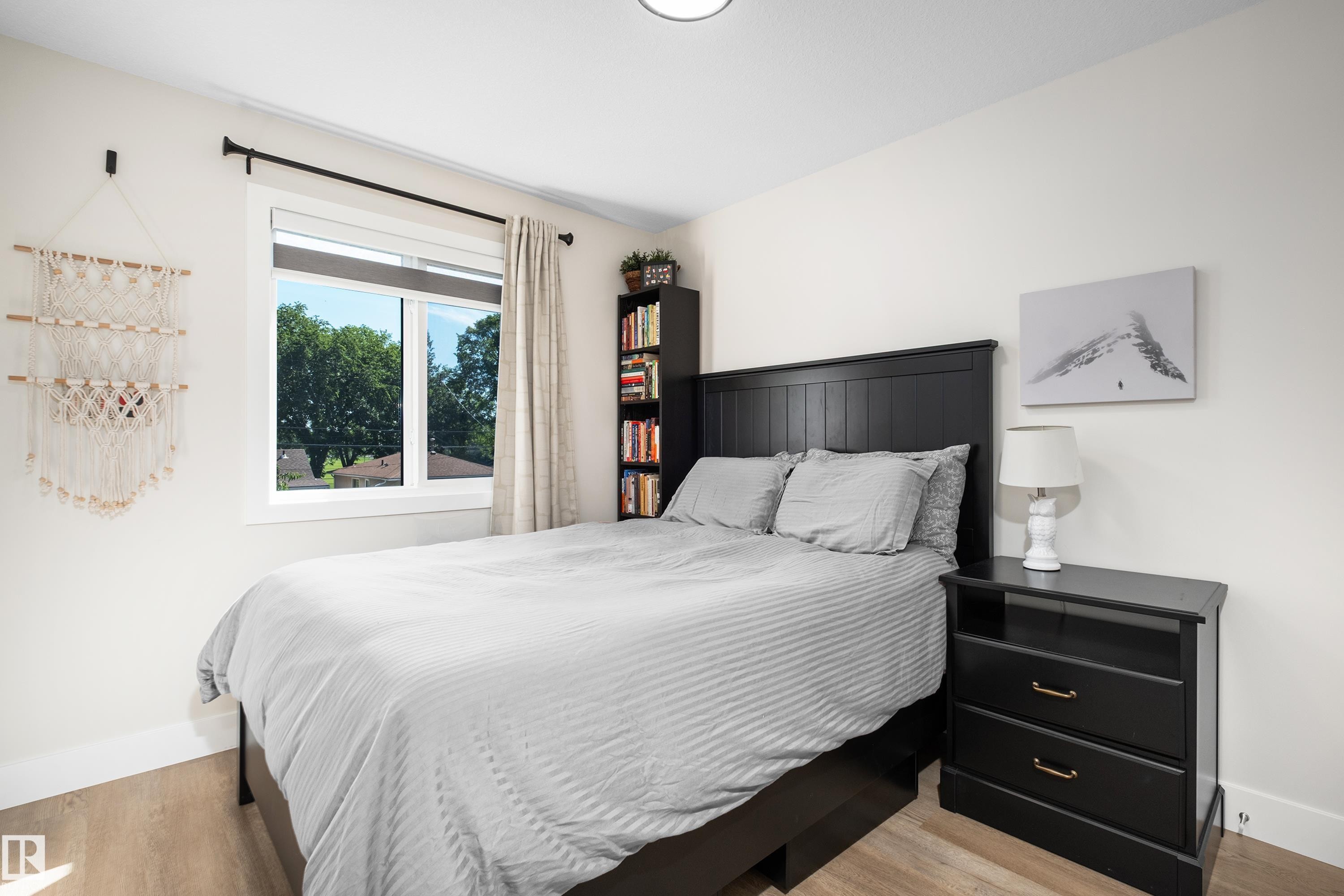 11013 75 Street Nw, Edmonton, AB - Indoor Photo Showing Bedroom