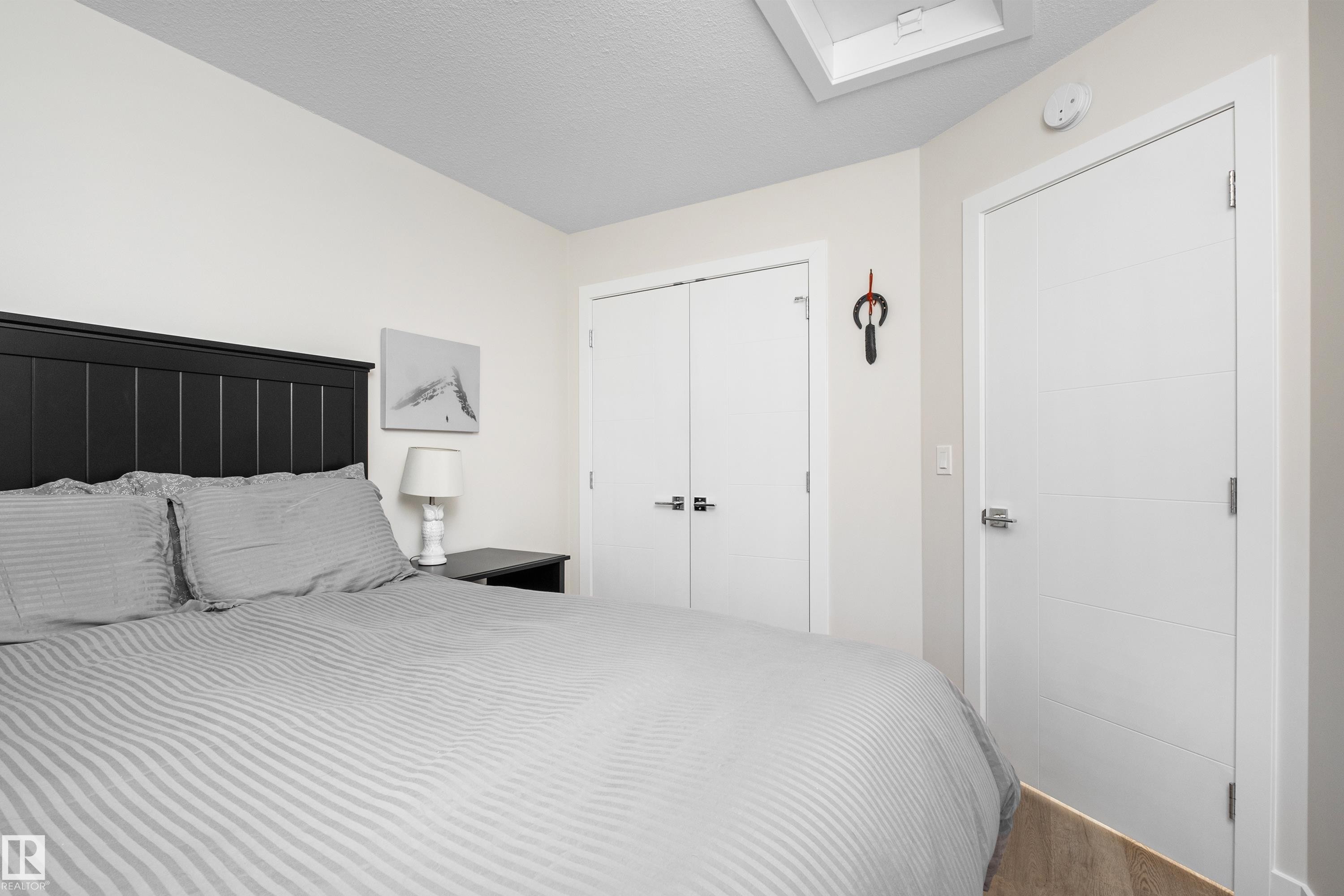 11013 75 Street Nw, Edmonton, AB - Indoor Photo Showing Bedroom