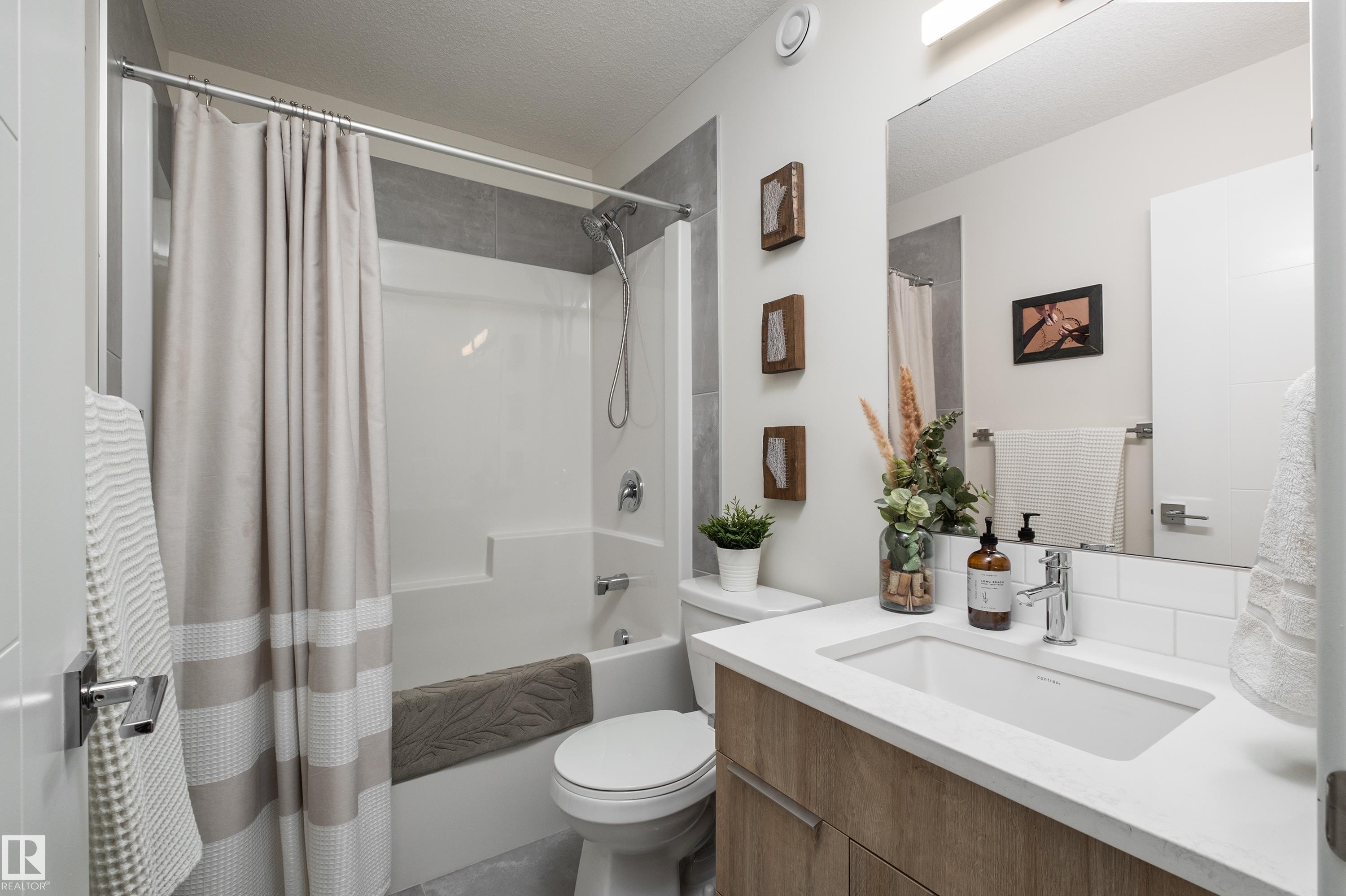 11013 75 Street Nw, Edmonton, AB - Indoor Photo Showing Bathroom