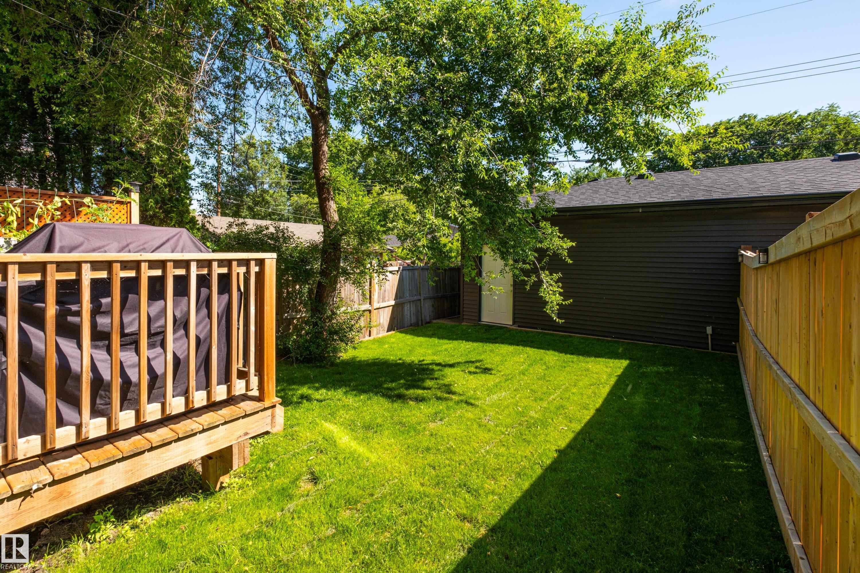 11013 75 Street Nw, Edmonton, AB - Outdoor