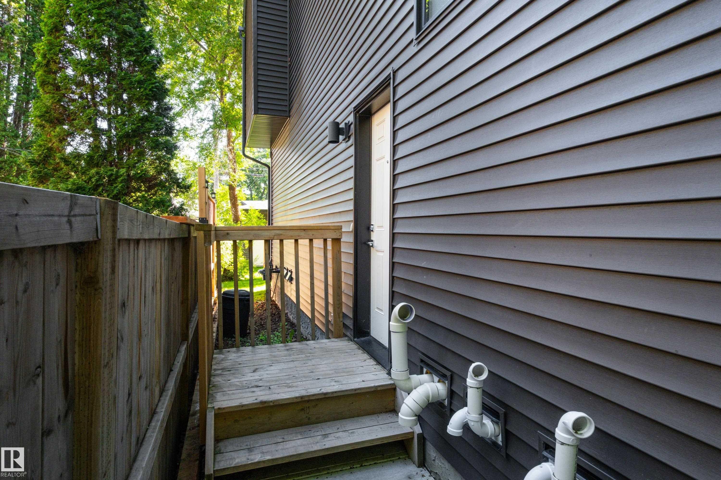 11013 75 Street Nw, Edmonton, AB - Outdoor