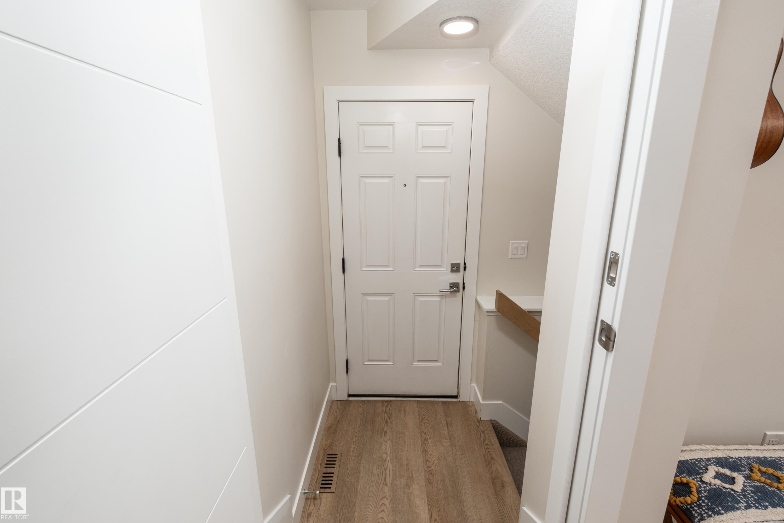 11013 75 Street Nw, Edmonton, AB - Indoor Photo Showing Other Room