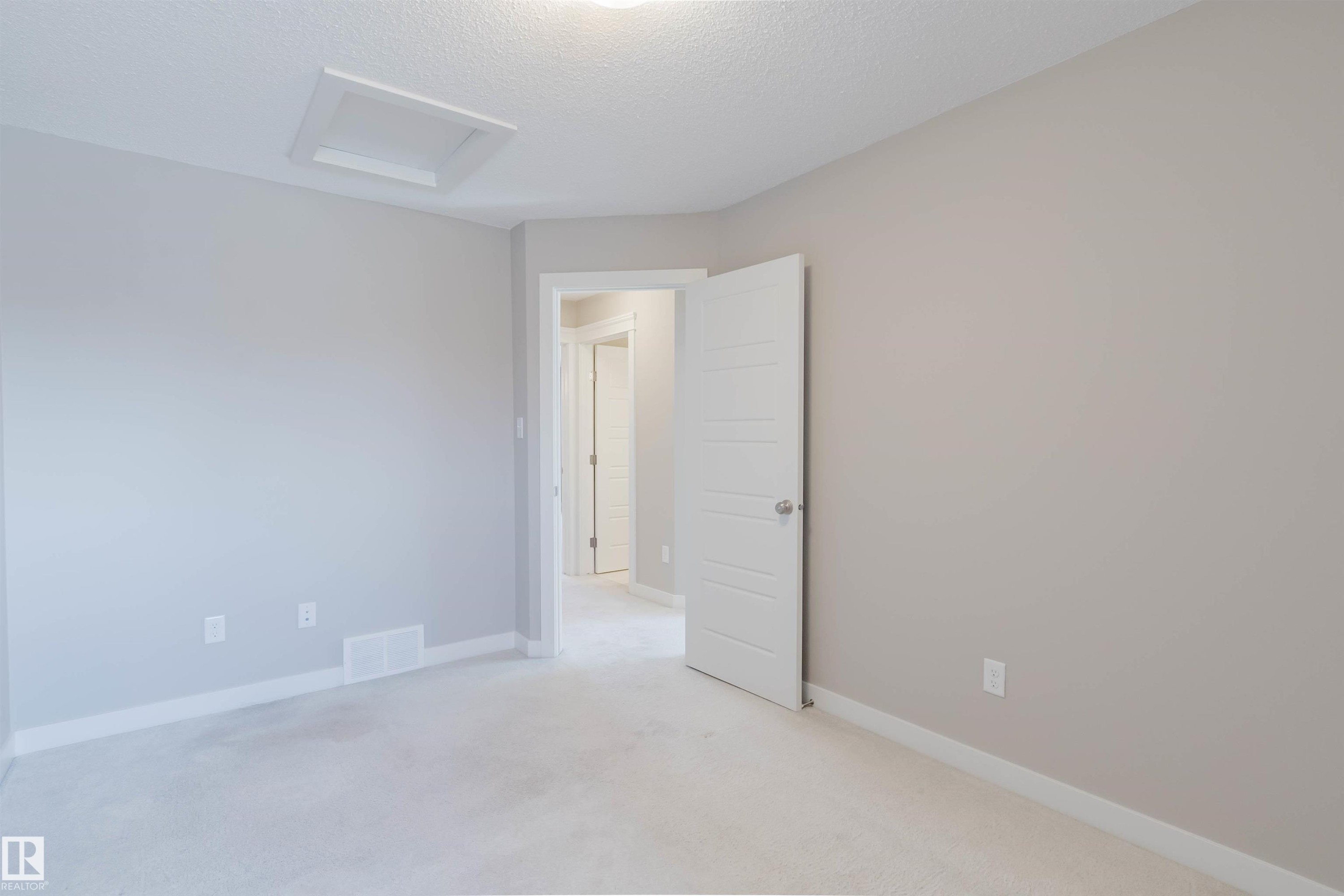 Empty room - 2472 Glenridding Boulevard, Edmonton, AB