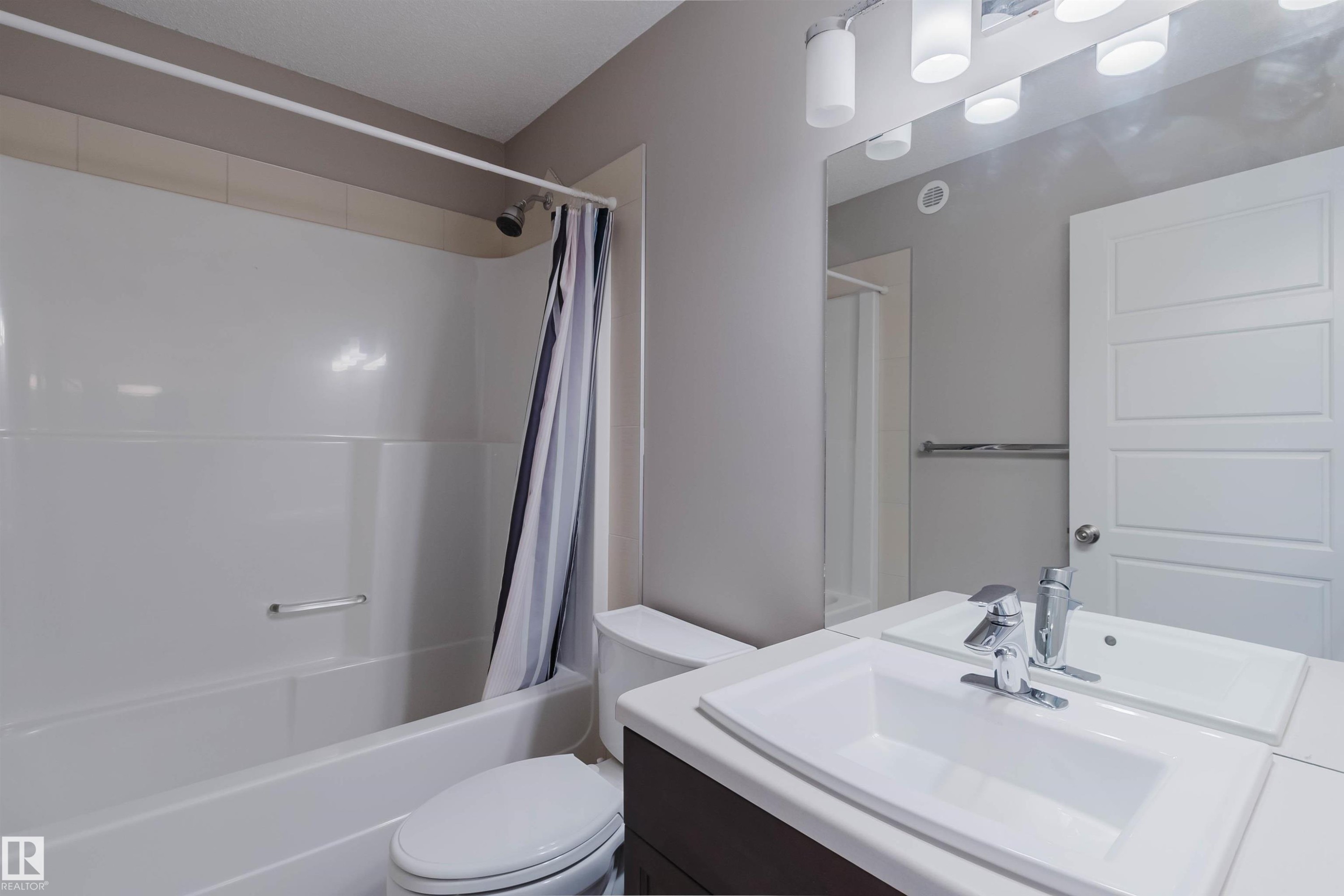 Bathroom - 2472 Glenridding Boulevard, Edmonton, AB