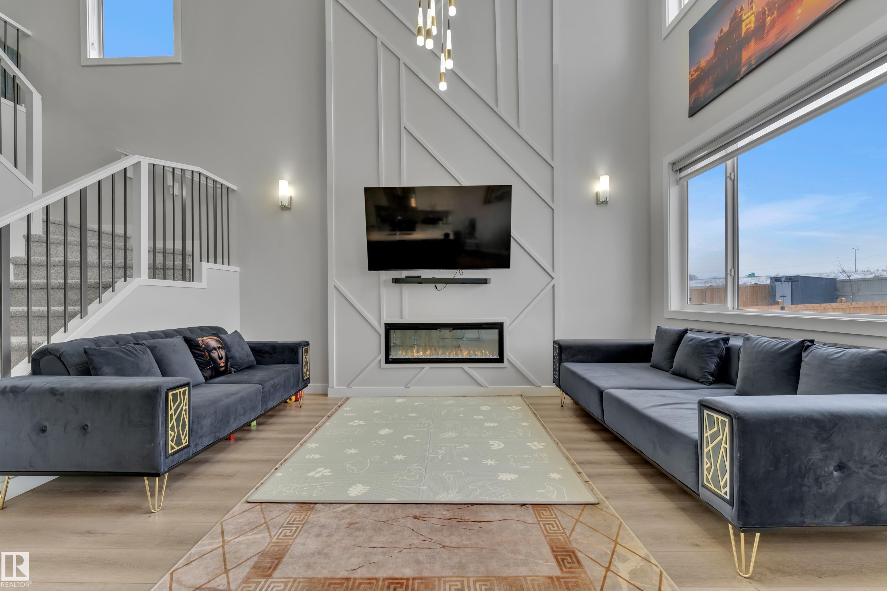 3003 4 Street Nw, Edmonton, AB - Indoor Photo Showing Living Room