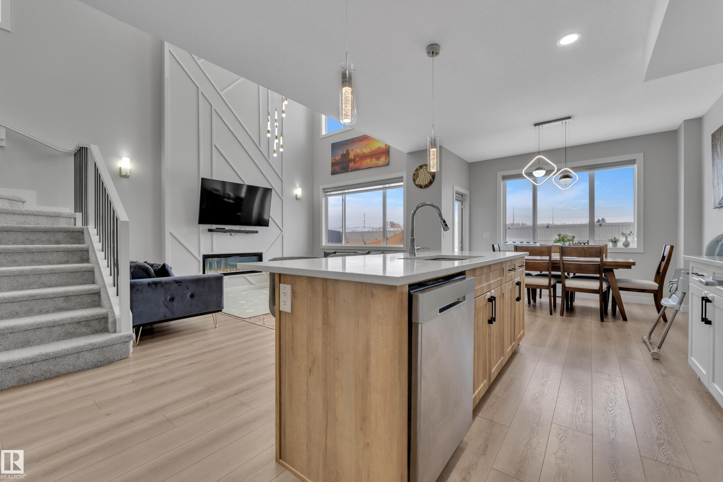 3003 4 Street Nw, Edmonton, AB - Indoor Photo Showing Kitchen With Upgraded Kitchen