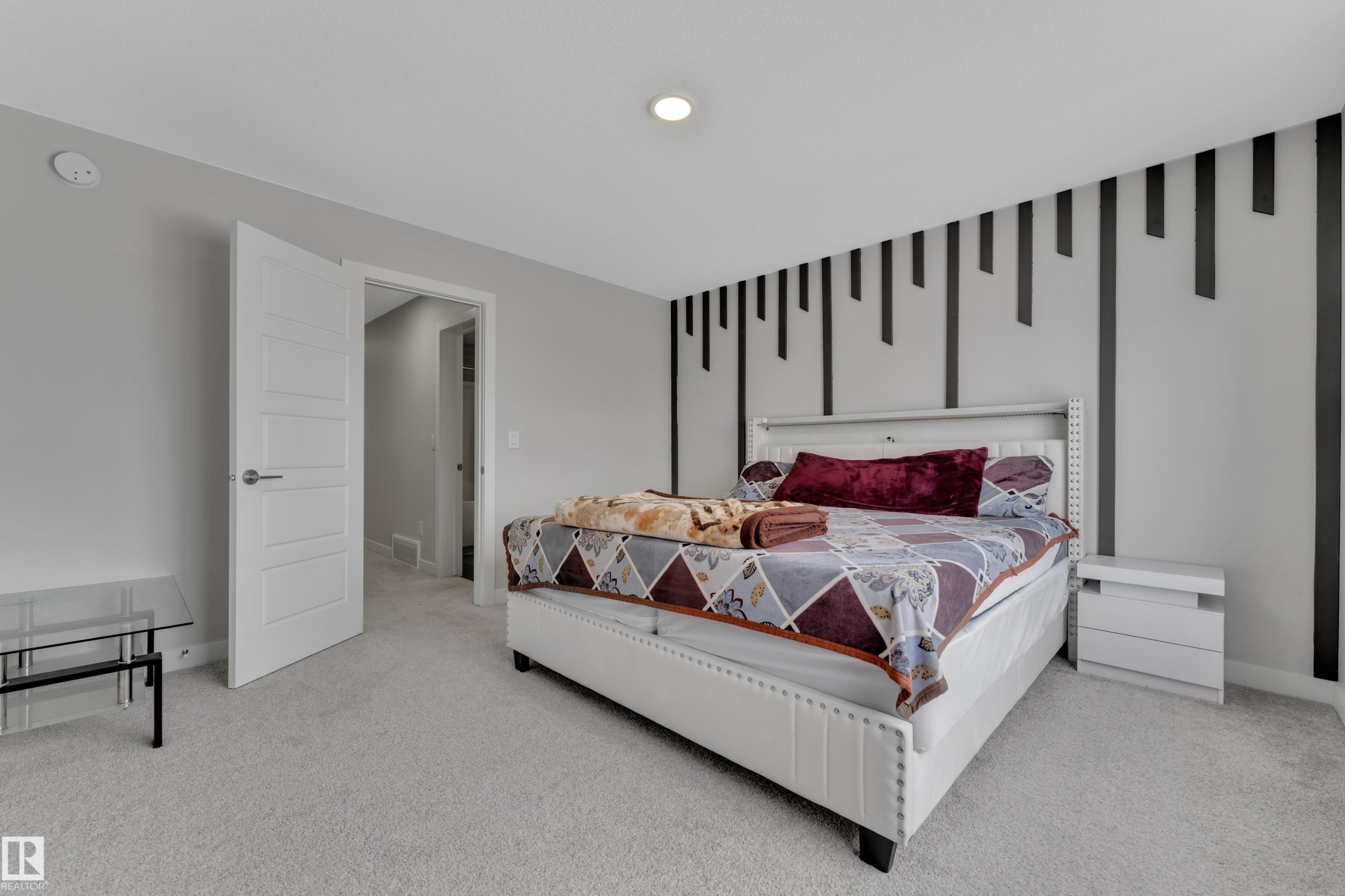 3003 4 Street Nw, Edmonton, AB - Indoor Photo Showing Bedroom