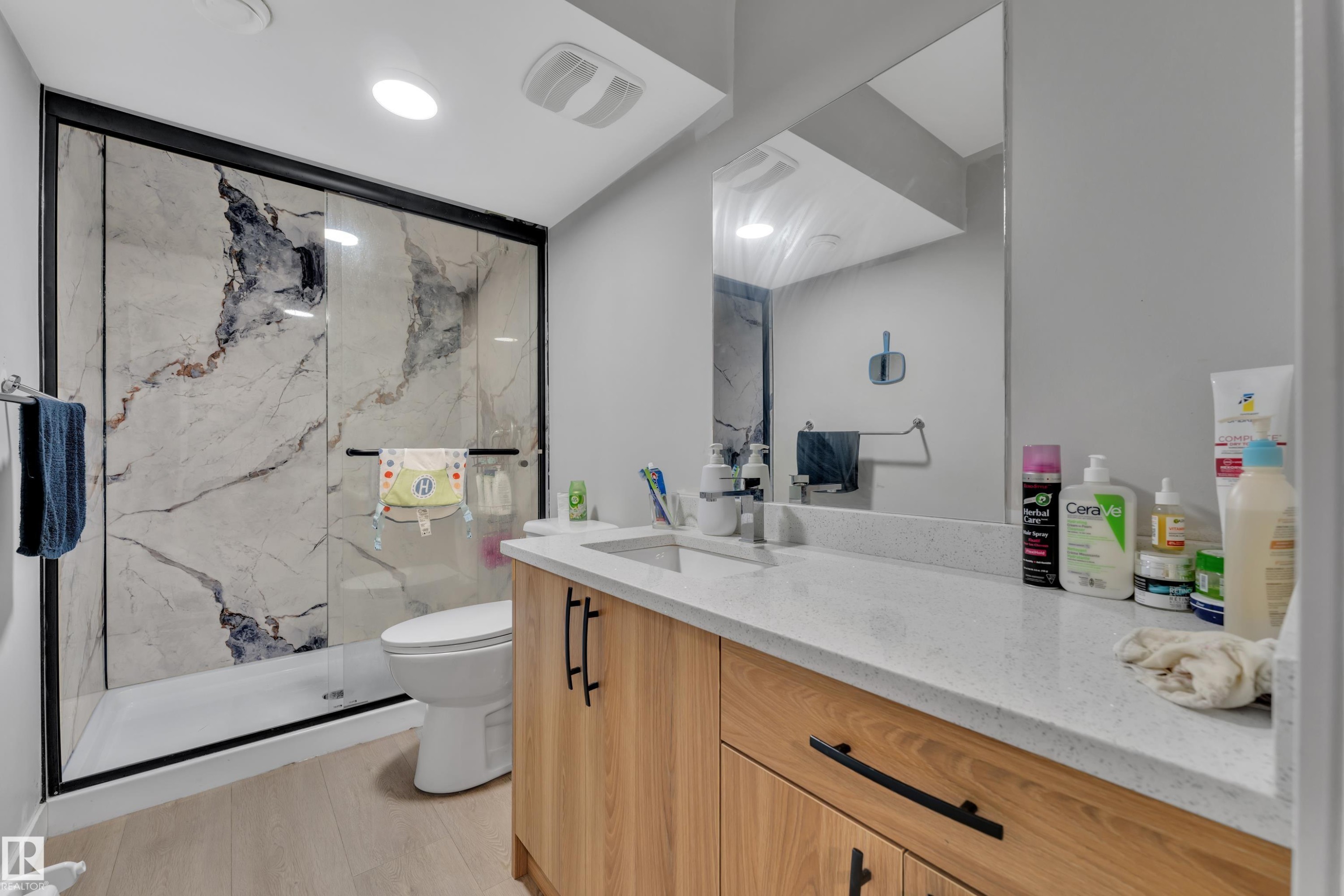 3003 4 Street Nw, Edmonton, AB - Indoor Photo Showing Bathroom