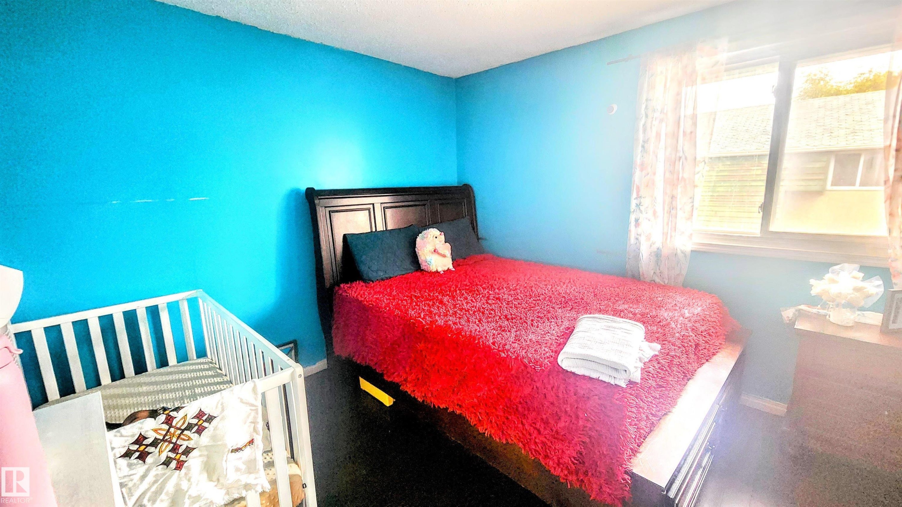 View of bedroom - 704 Abbottsfield Road, Edmonton, AB - Indoor Photo Showing Bedroom