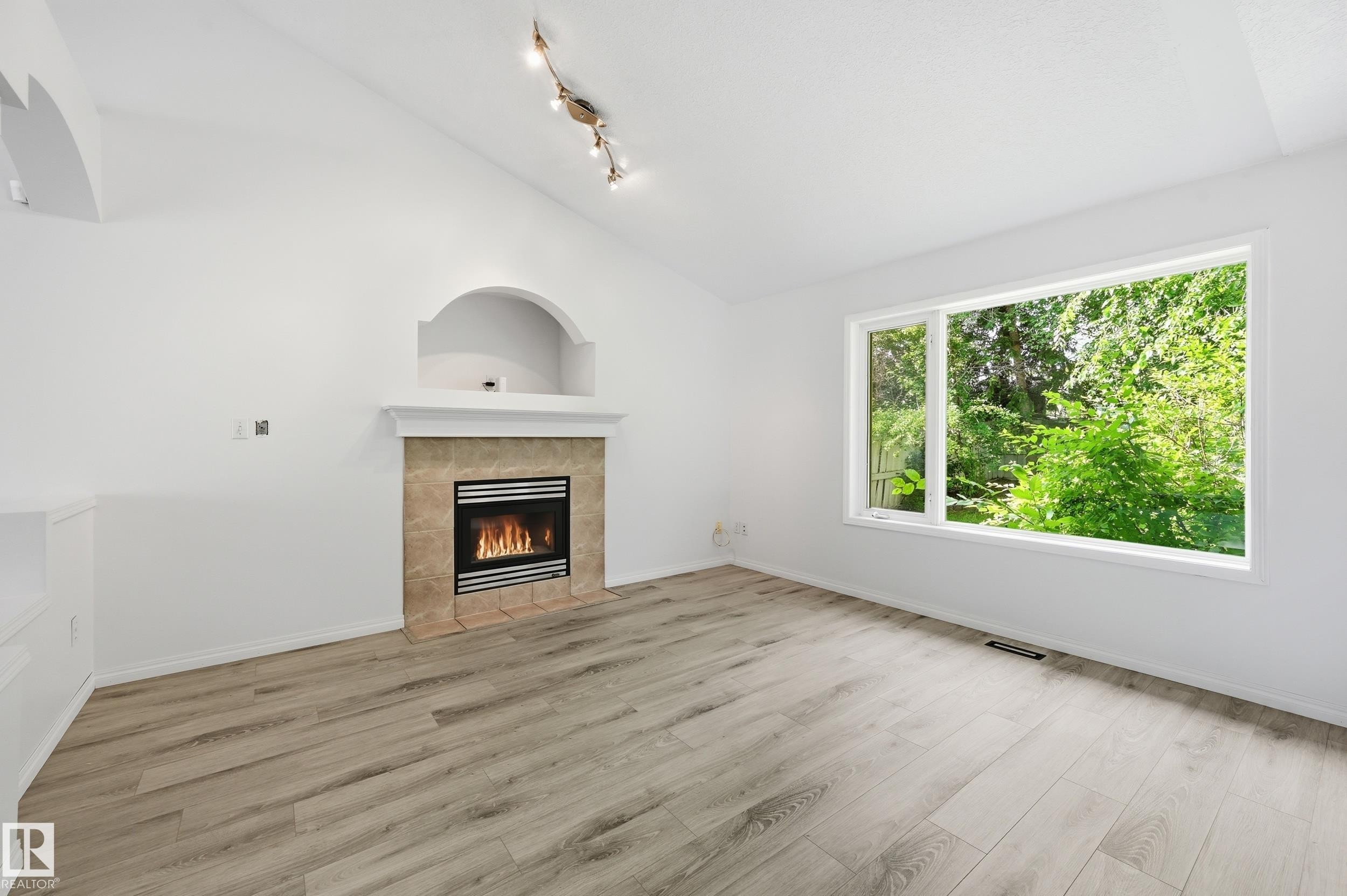 5 Emerson Place, St. Albert, AB - Indoor Photo Showing Living Room With Fireplace