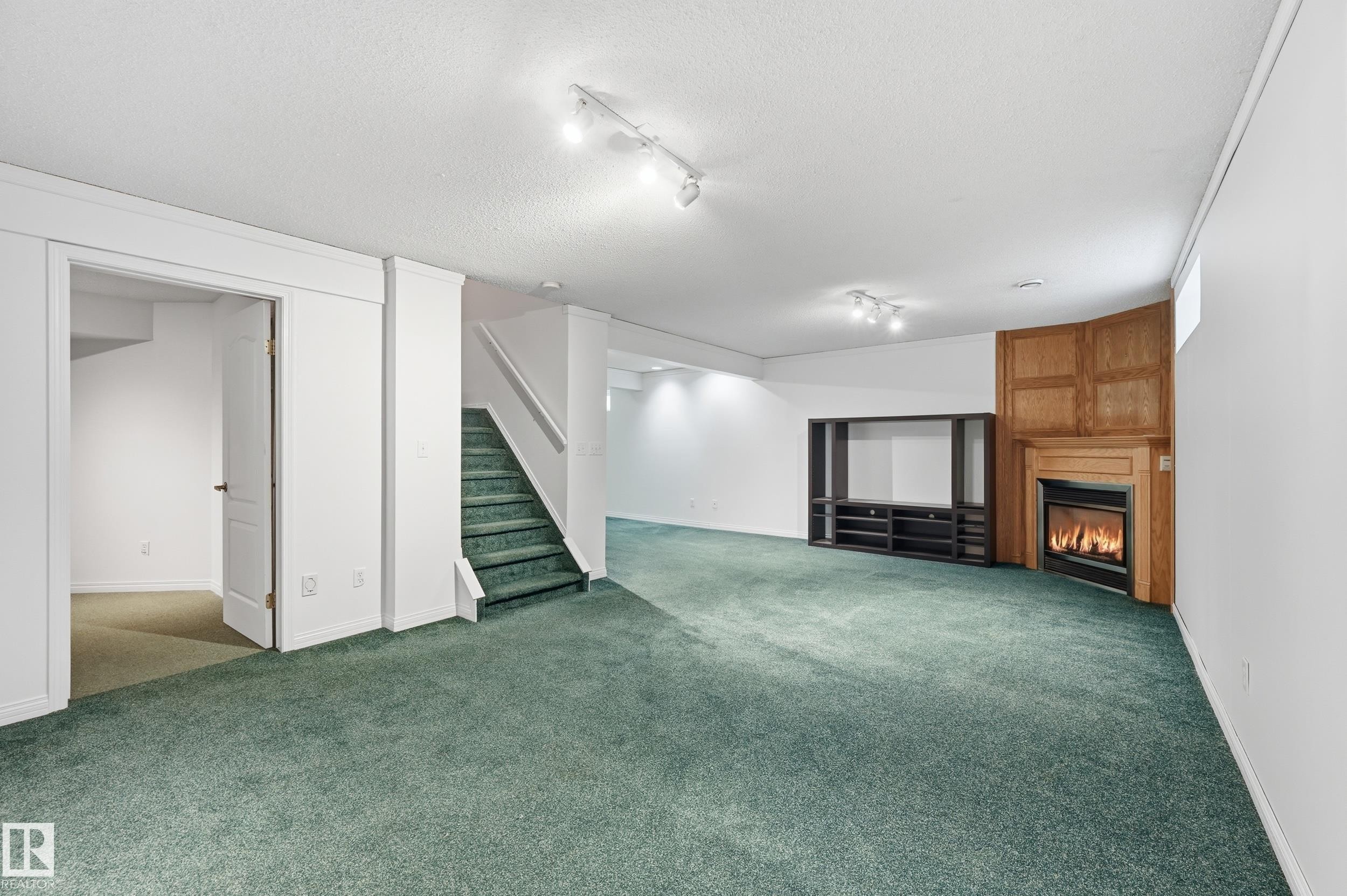 5 Emerson Place, St. Albert, AB - Indoor With Fireplace