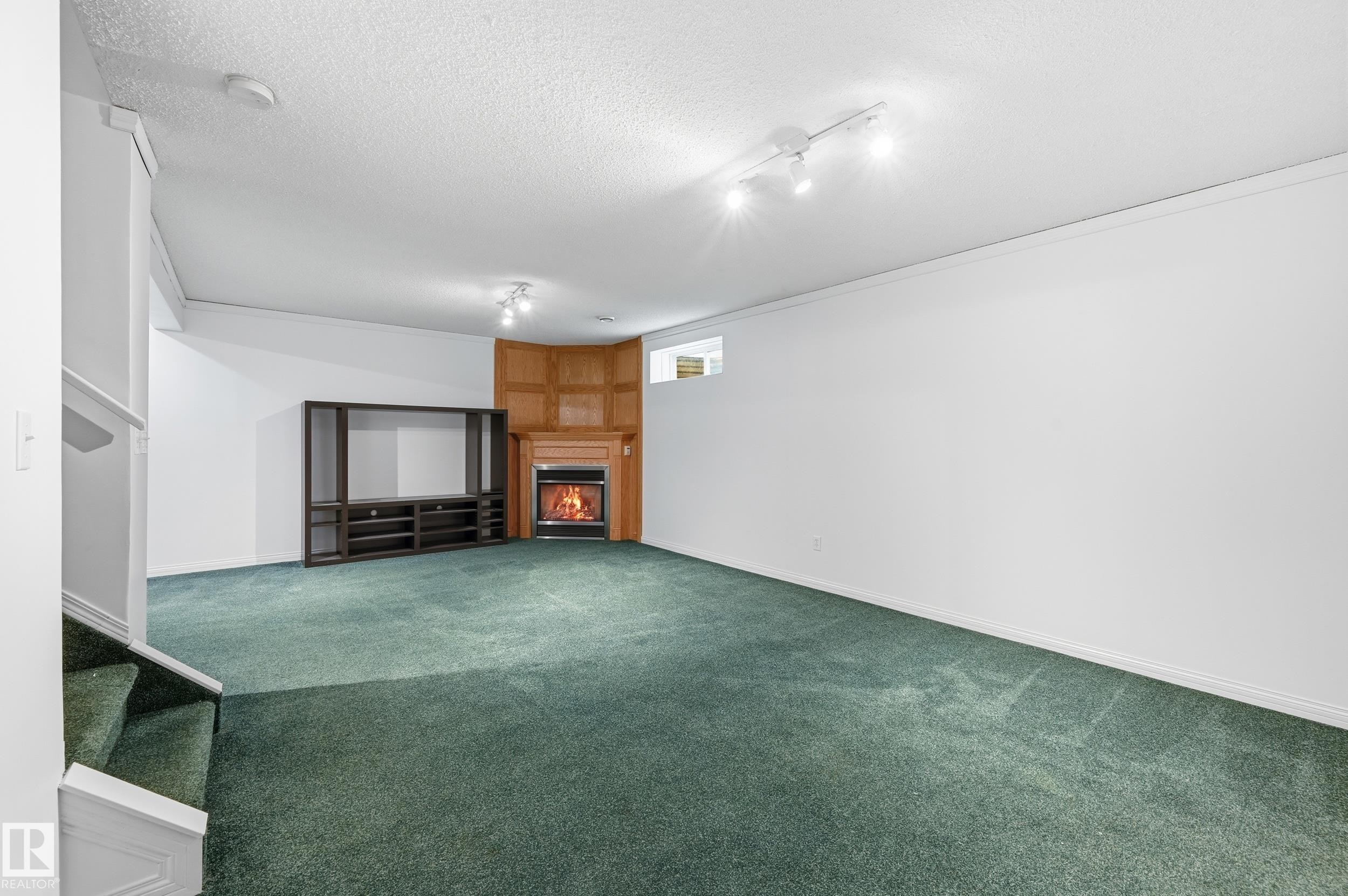 5 Emerson Place, St. Albert, AB - Indoor With Fireplace