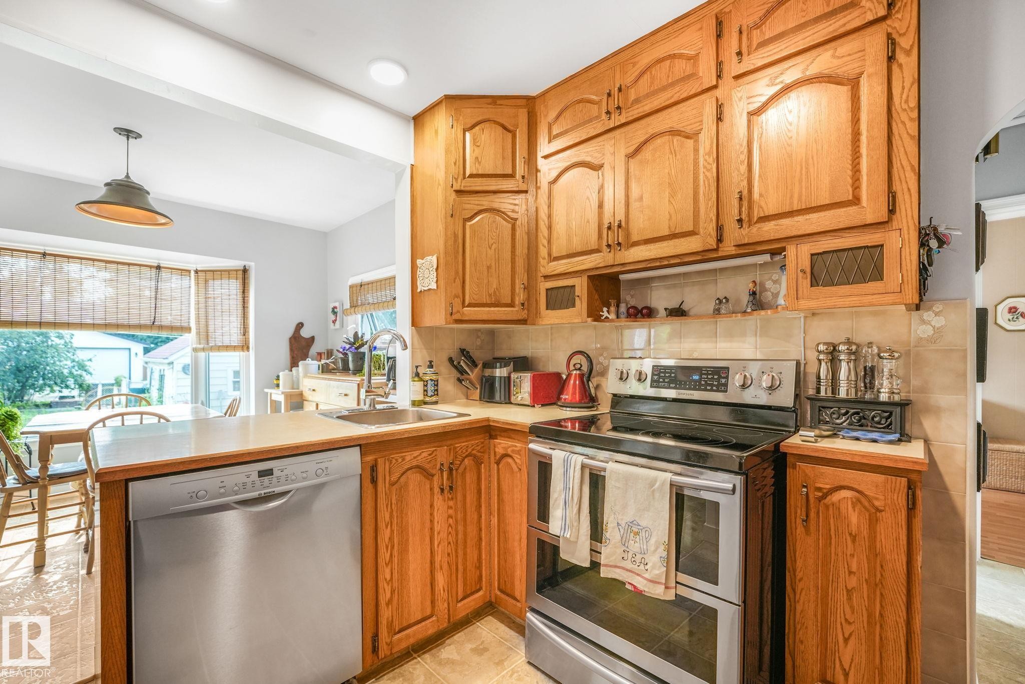 11422 70 Street, Edmonton, AB