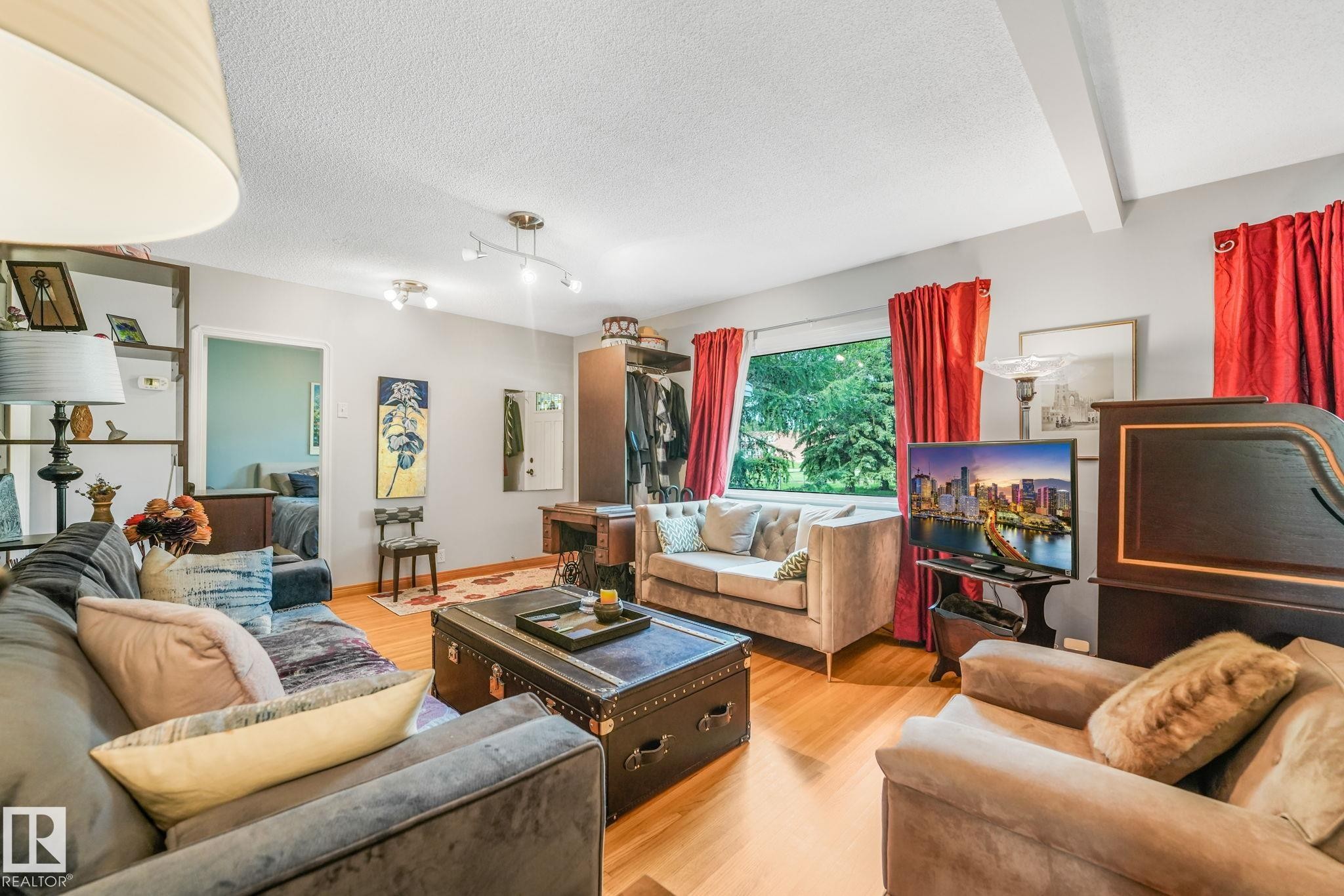 11422 70 Street, Edmonton, AB