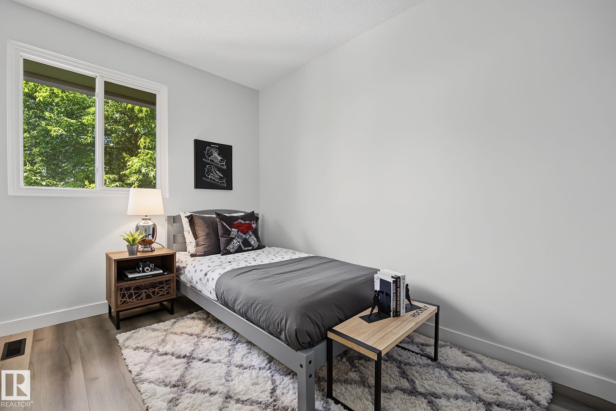 661 Abbottsfield Road Nw, Edmonton, AB - Indoor Photo Showing Bedroom