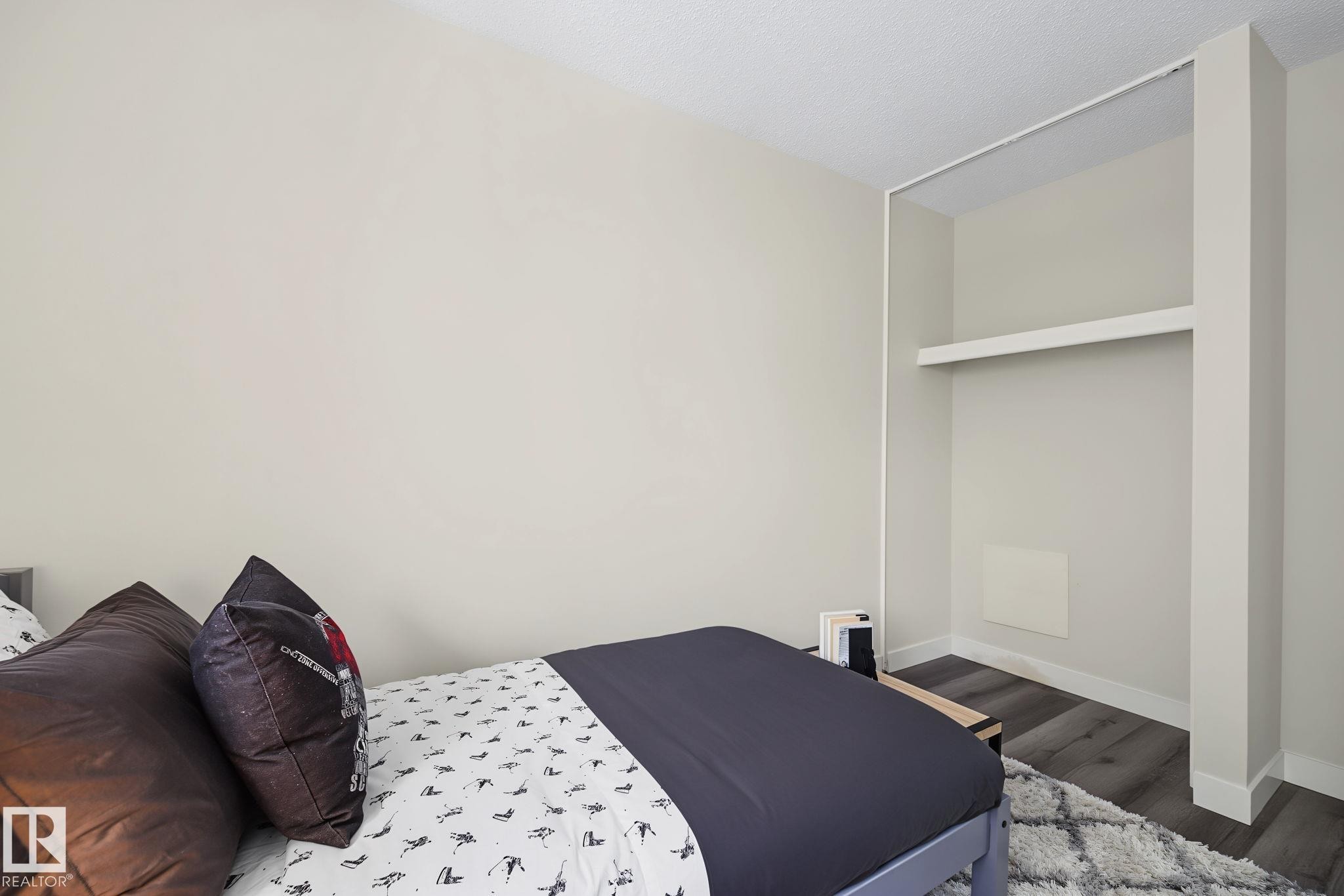 661 Abbottsfield Road Nw, Edmonton, AB - Indoor Photo Showing Bedroom
