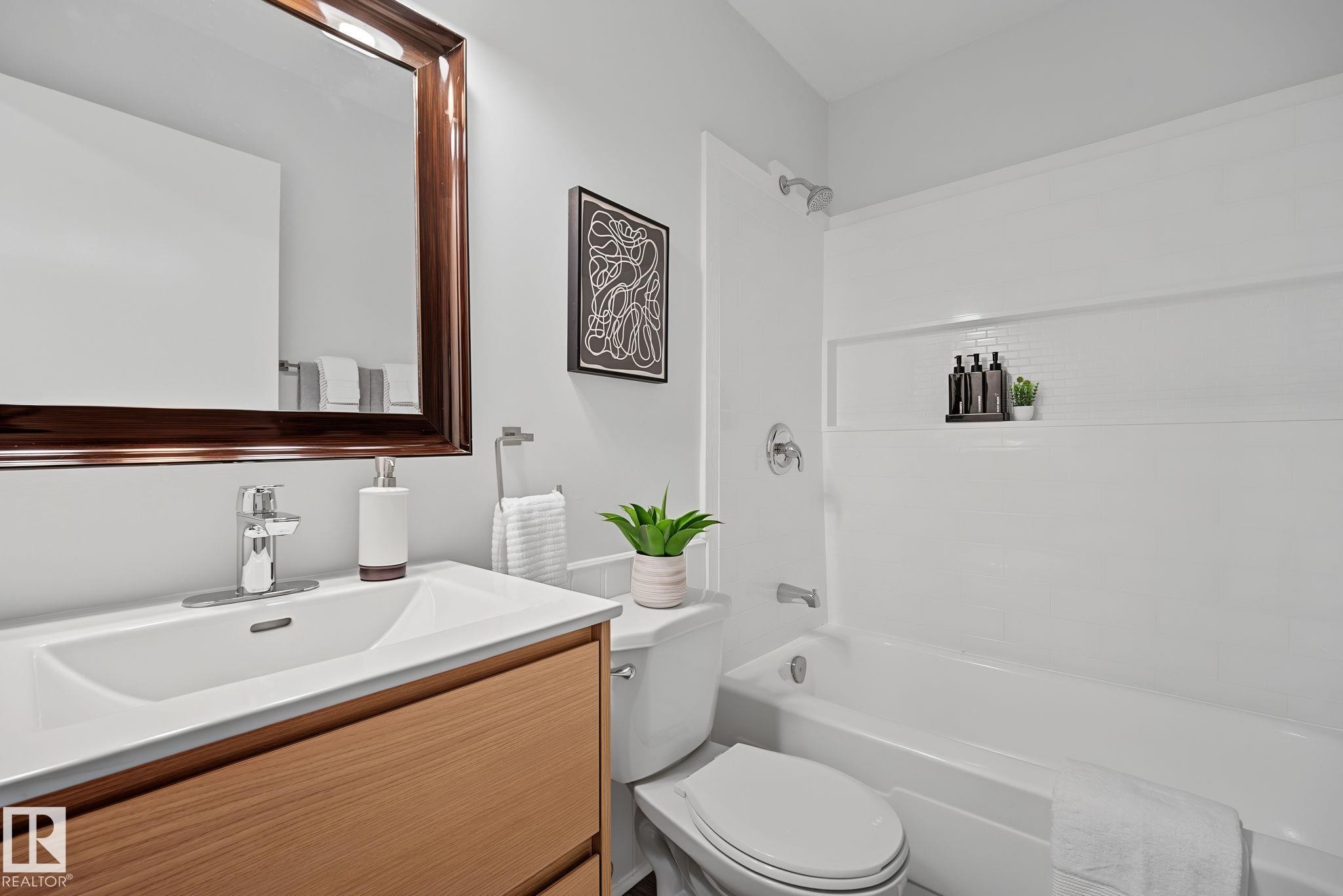 661 Abbottsfield Road Nw, Edmonton, AB - Indoor Photo Showing Bathroom