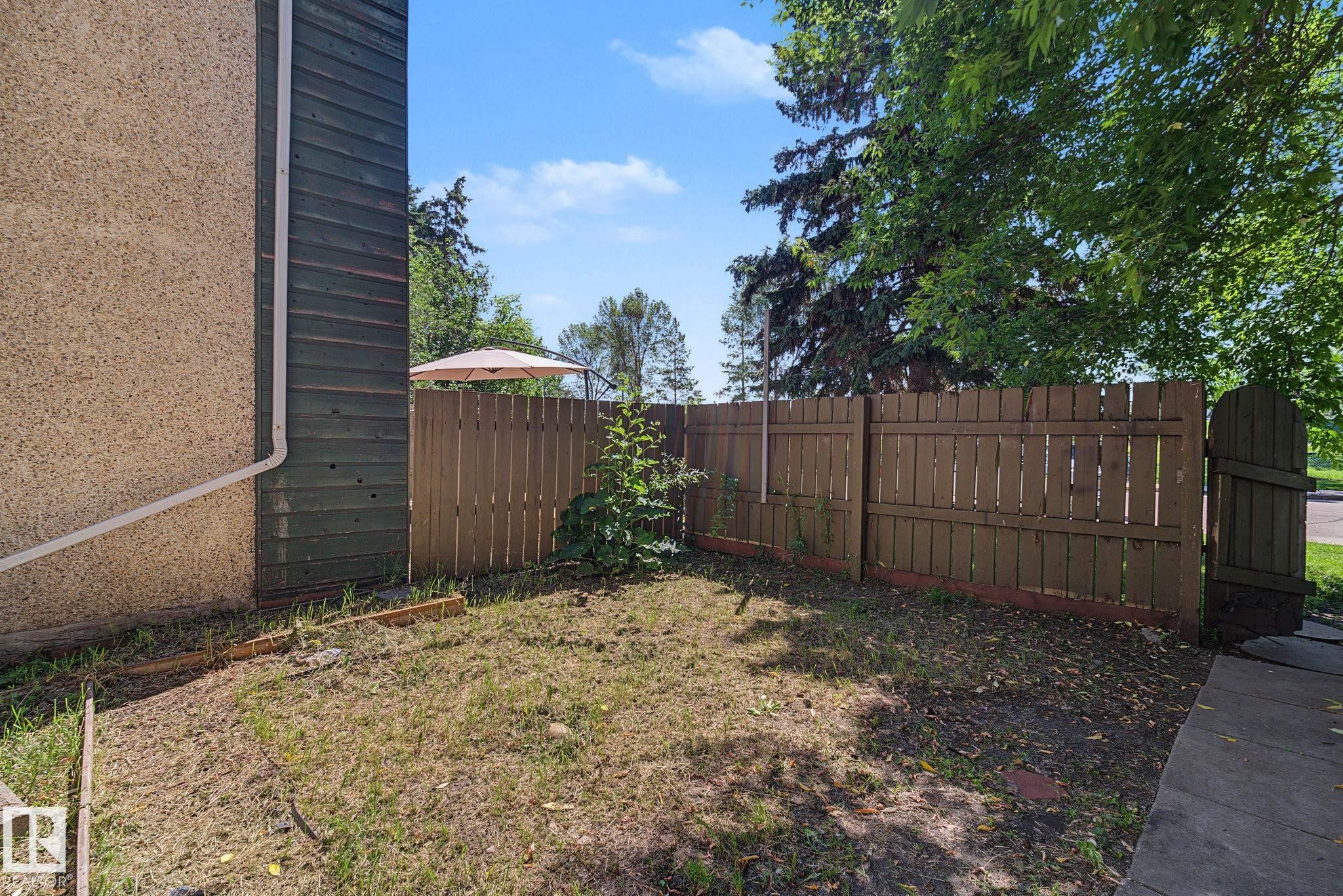 661 Abbottsfield Road Nw, Edmonton, AB - Outdoor