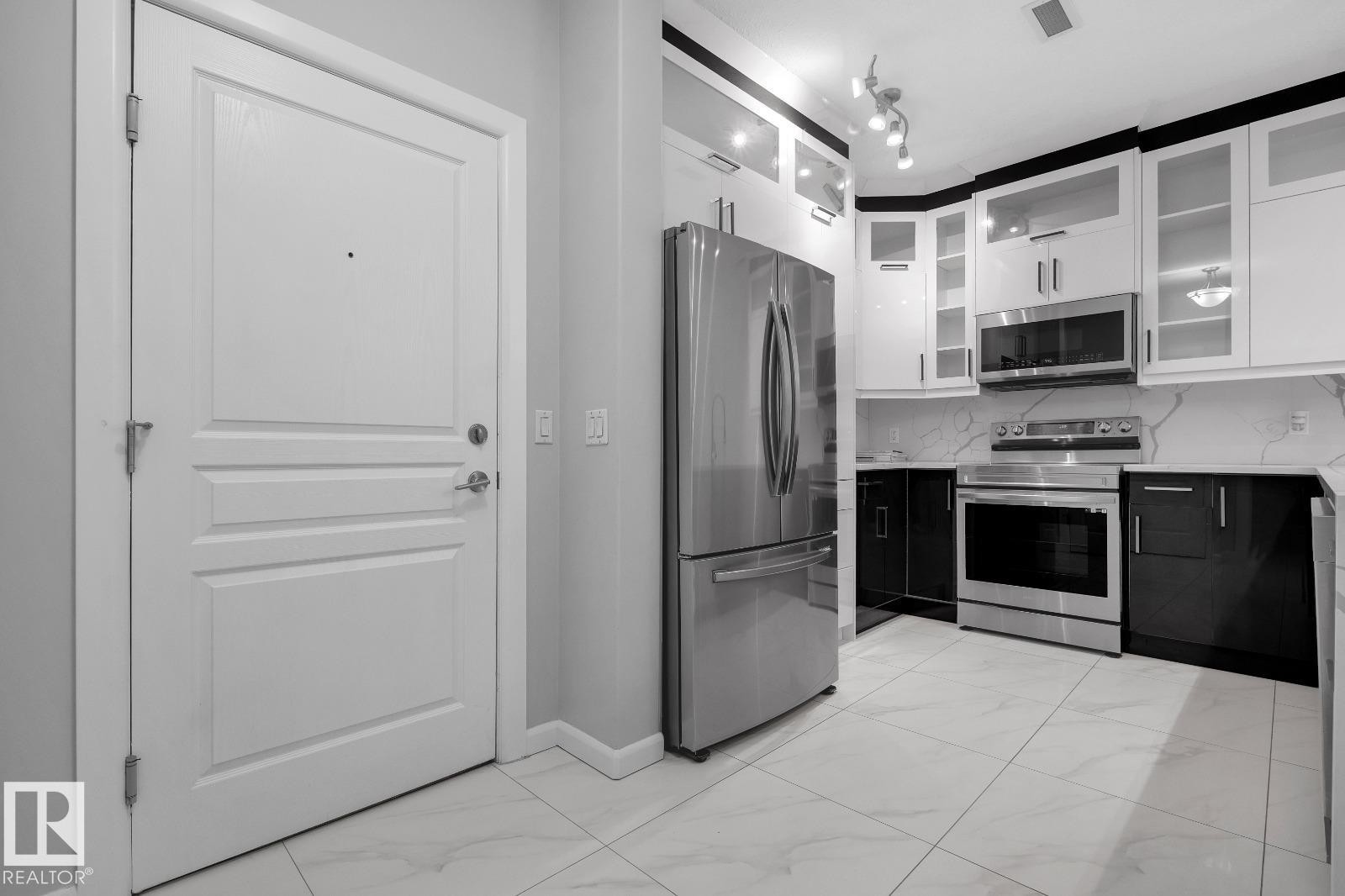 Kitchen - 105 160 Magrath Road, Edmonton, AB