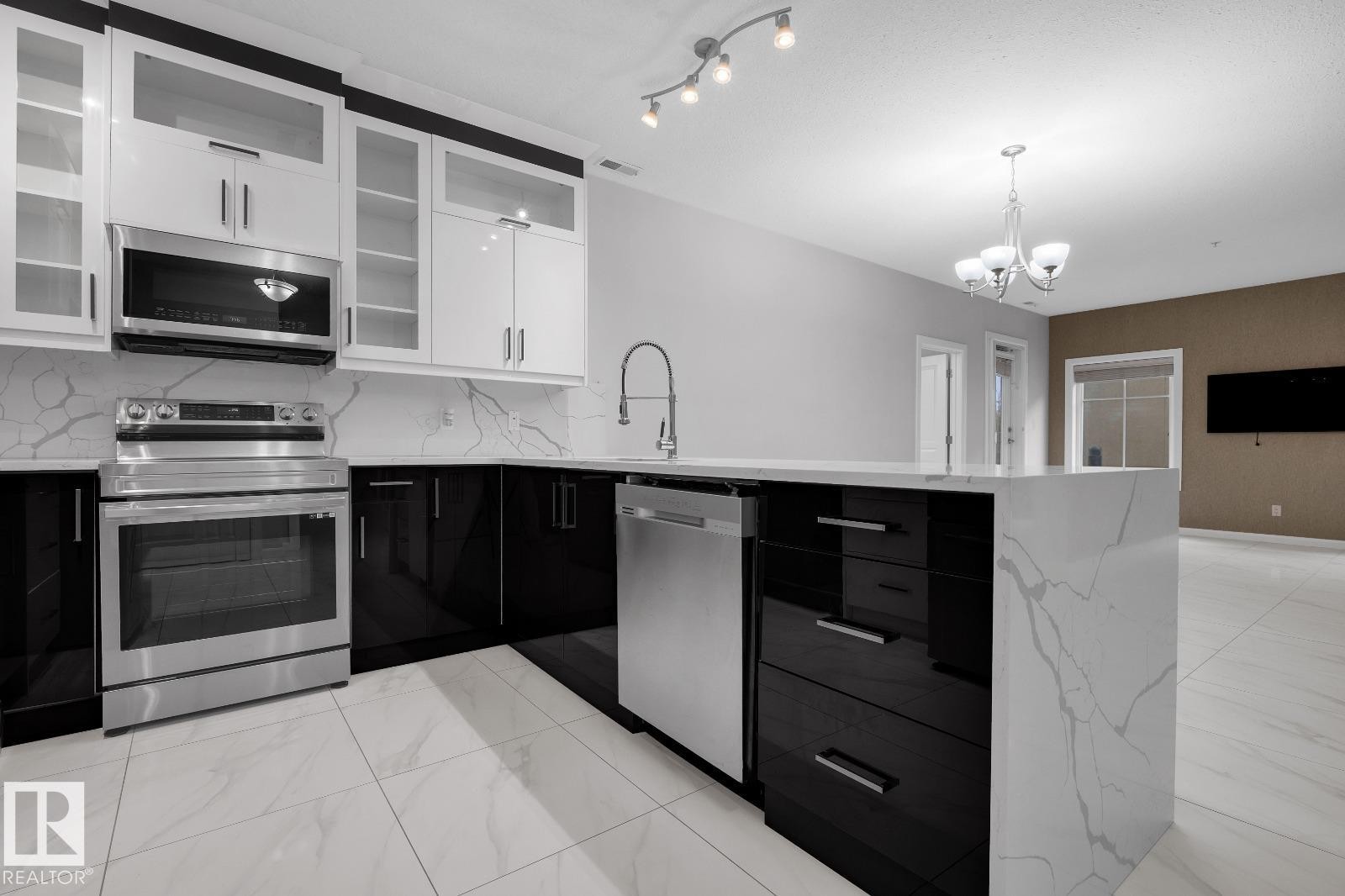 Kitchen - 105 160 Magrath Road, Edmonton, AB