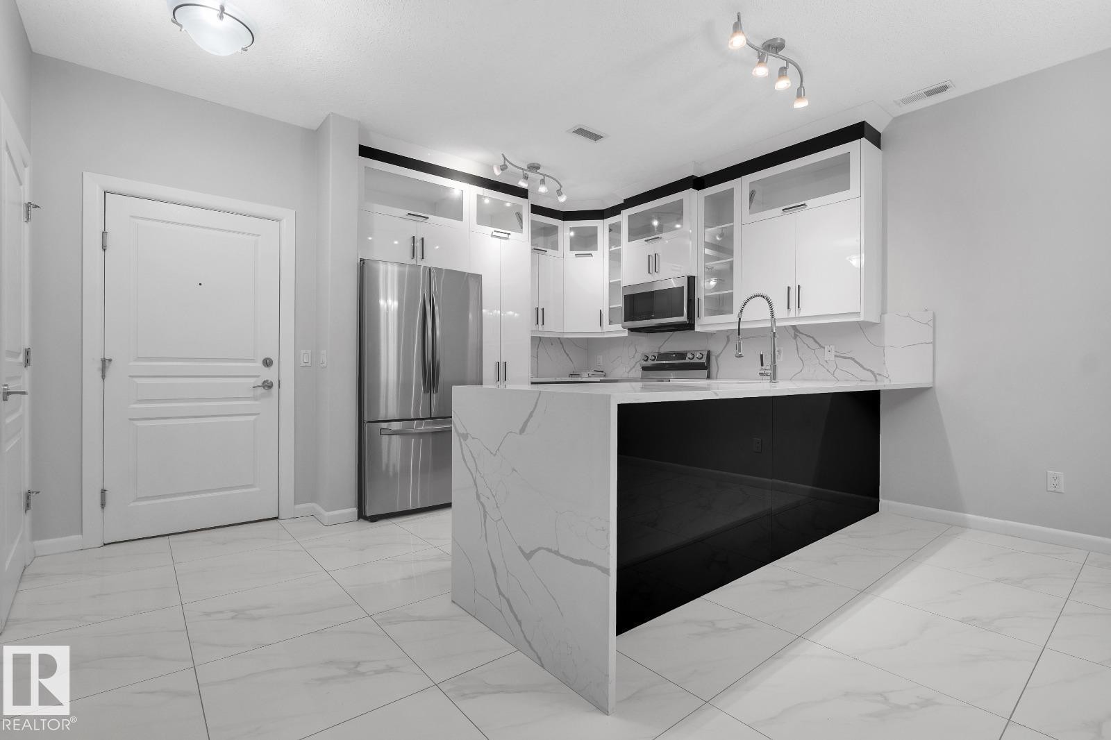 Kitchen - 105 160 Magrath Road, Edmonton, AB