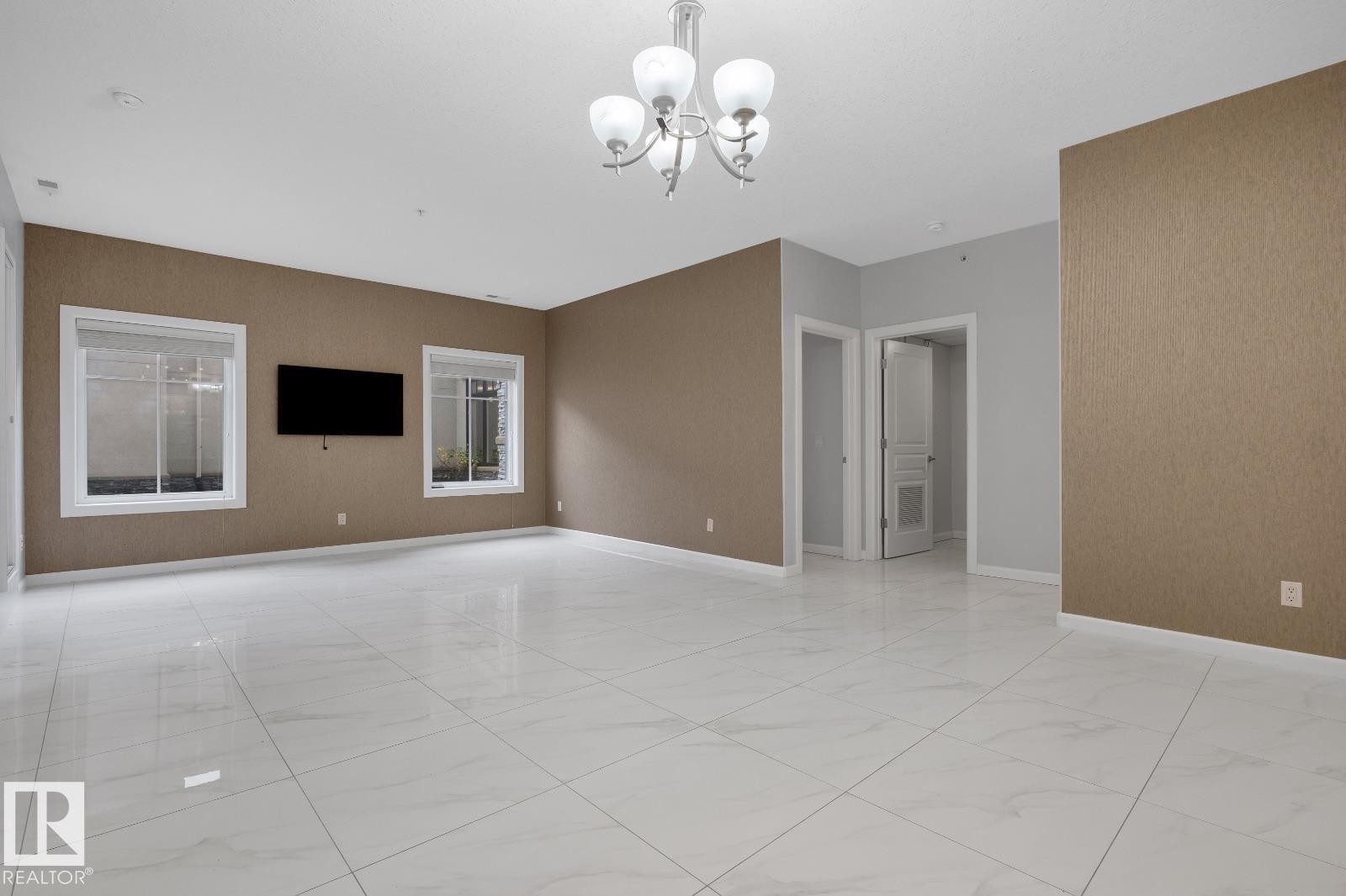 Empty room - 105 160 Magrath Road, Edmonton, AB