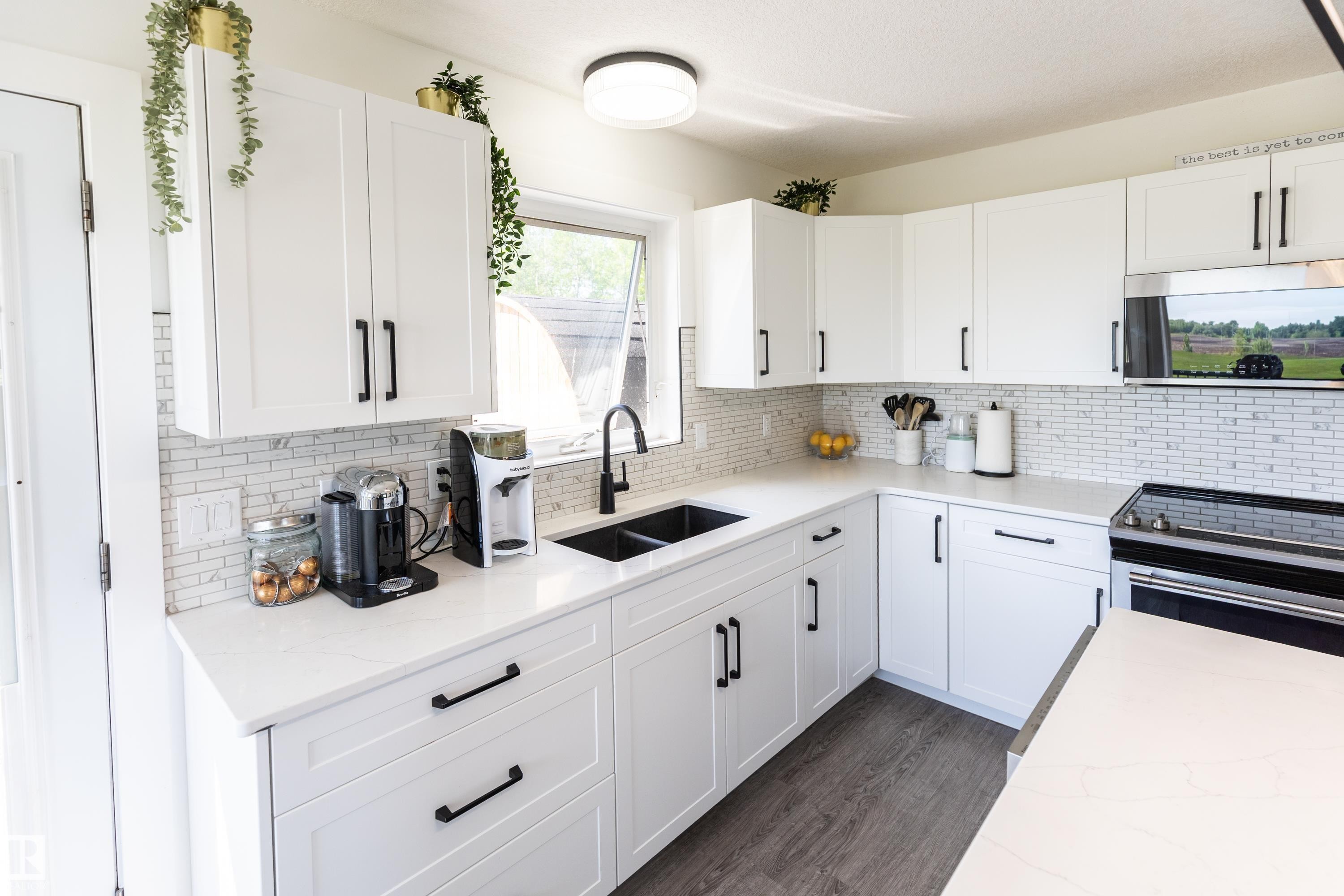 90 22111 Twp Rd 510, Rural Leduc County, AB - Indoor Photo Showing Kitchen With Double Sink