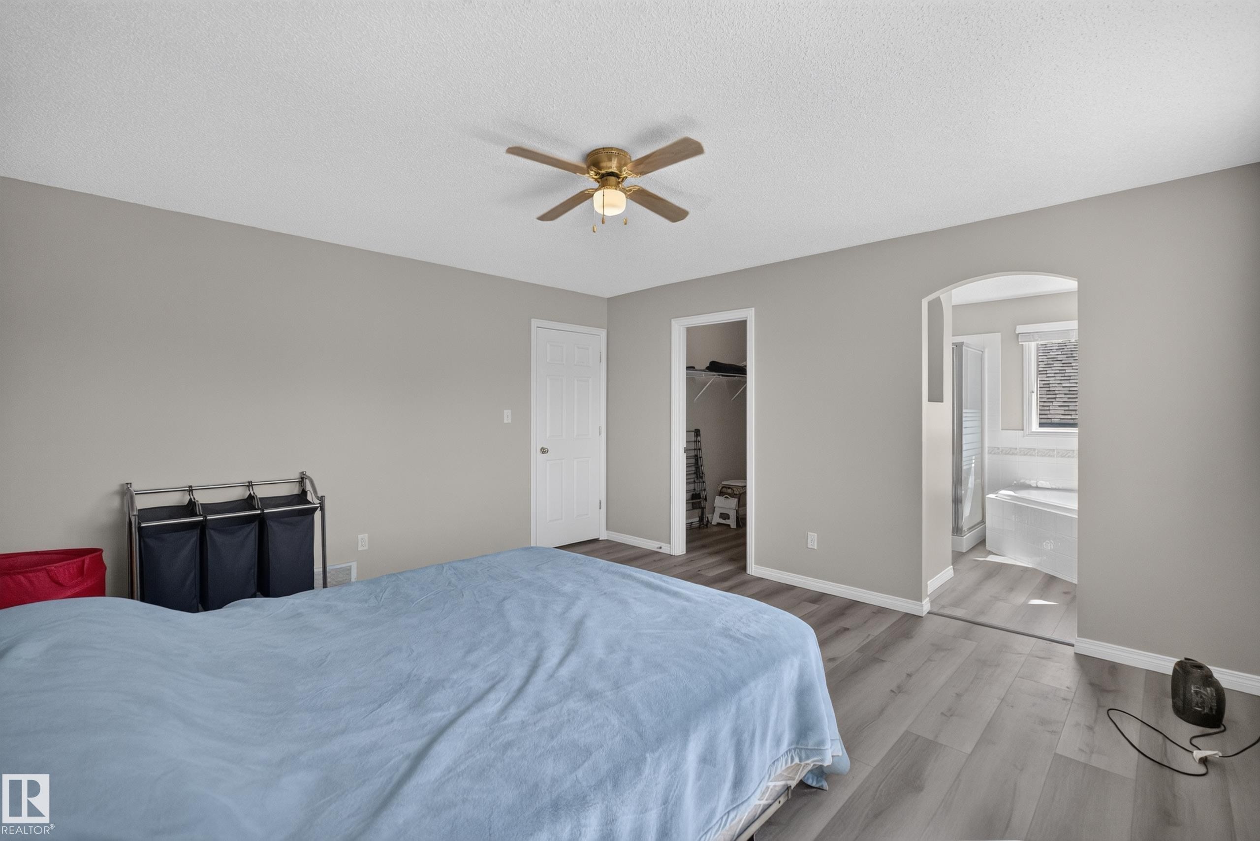 Spacious room featuring light gray walls and wood-finish flooring - 2327 37B Avenue, Edmonton, AB
