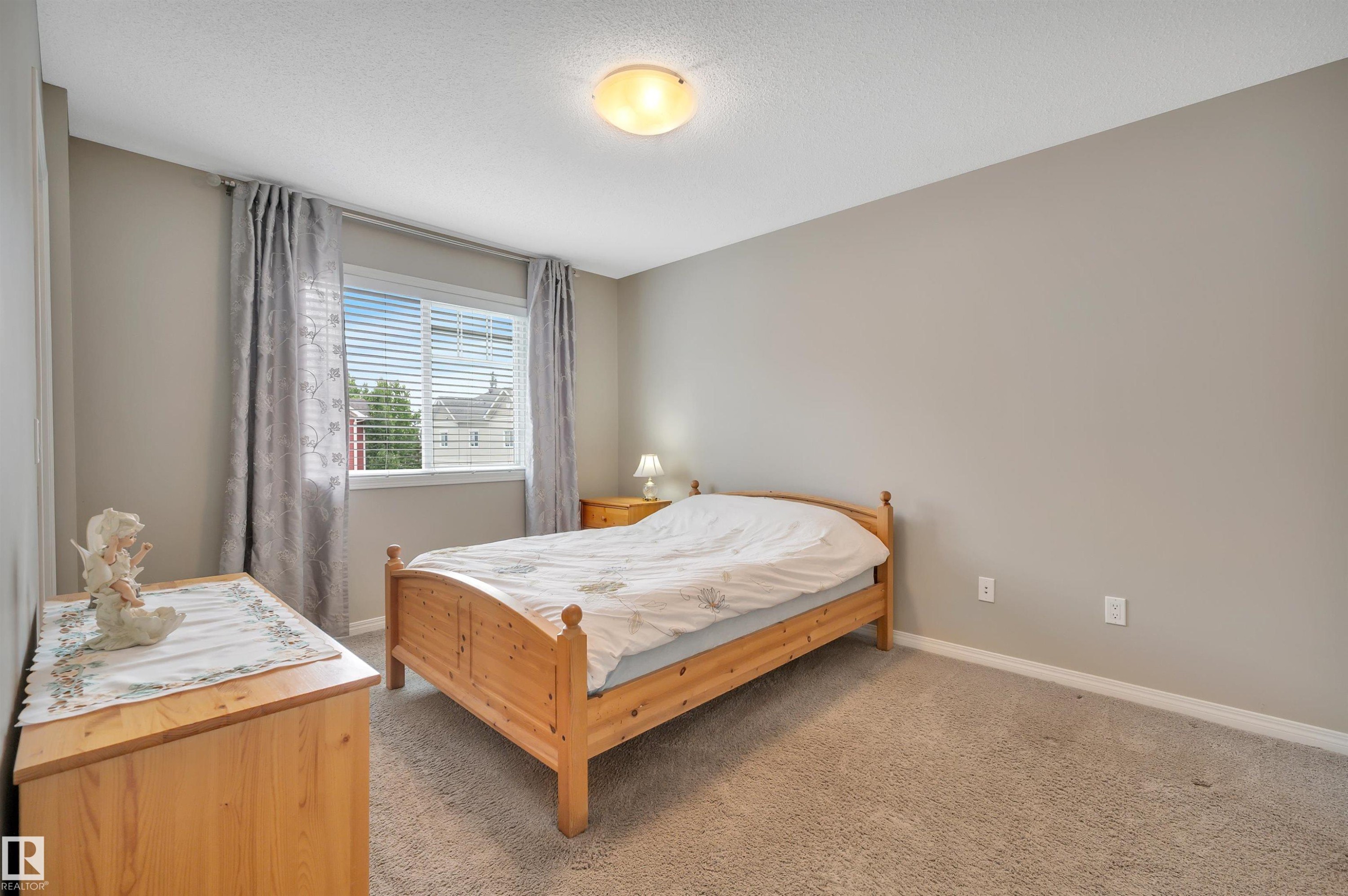 #59 460 Hemingway Rd Nw, Edmonton, AB - Indoor Photo Showing Bedroom