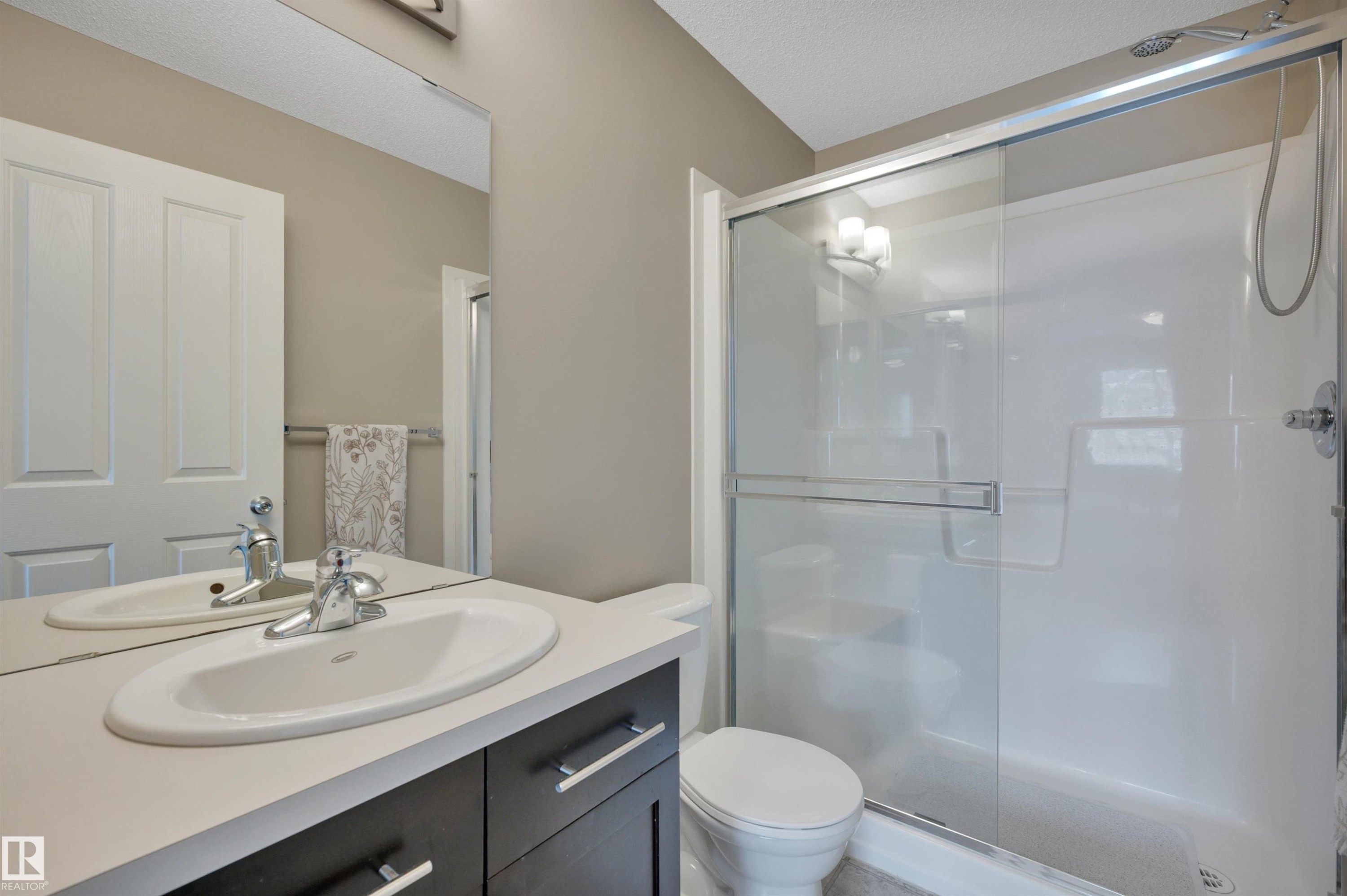 #59 460 Hemingway Rd Nw, Edmonton, AB - Indoor Photo Showing Bathroom