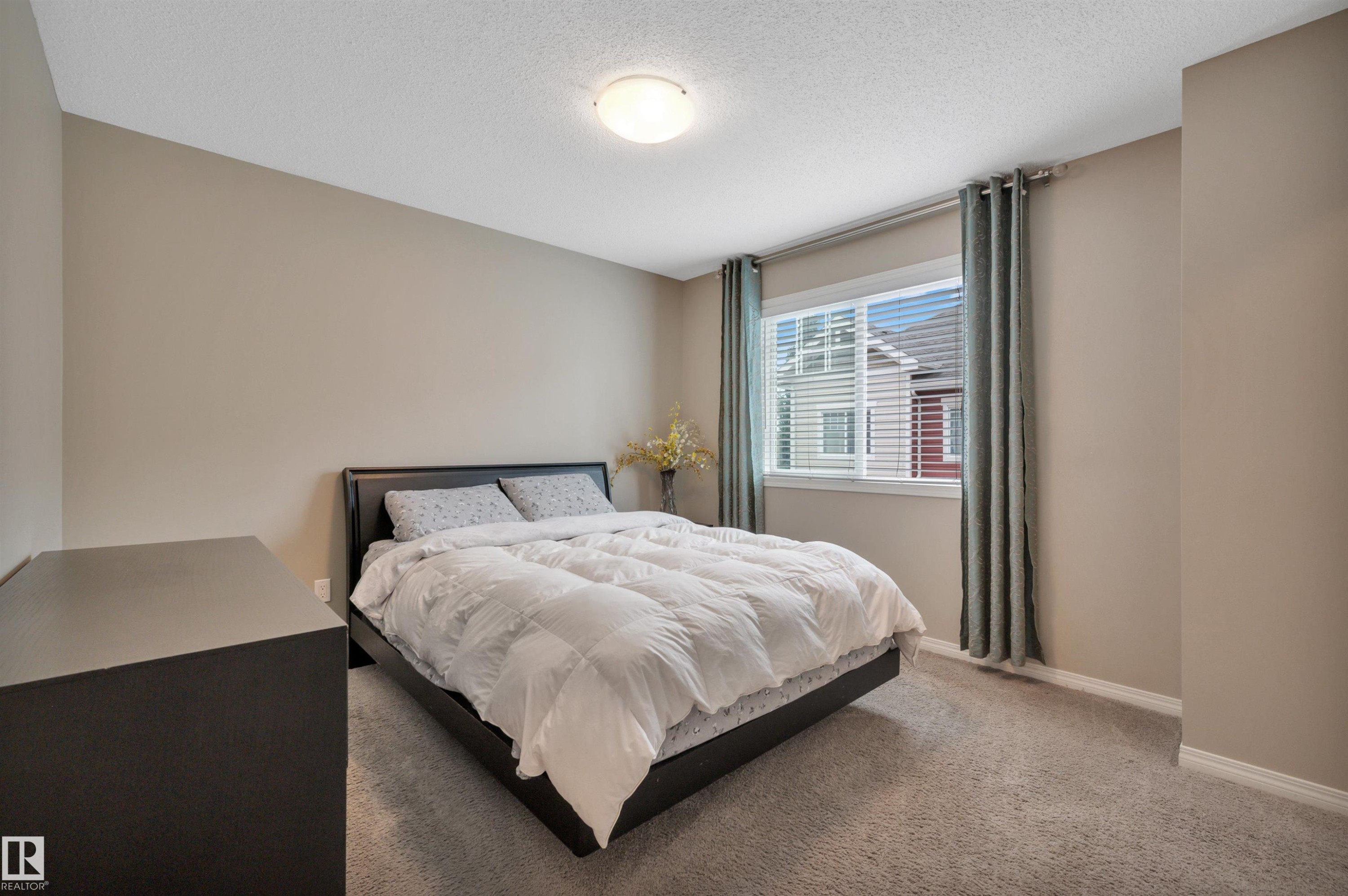 #59 460 Hemingway Rd Nw, Edmonton, AB - Indoor Photo Showing Bedroom