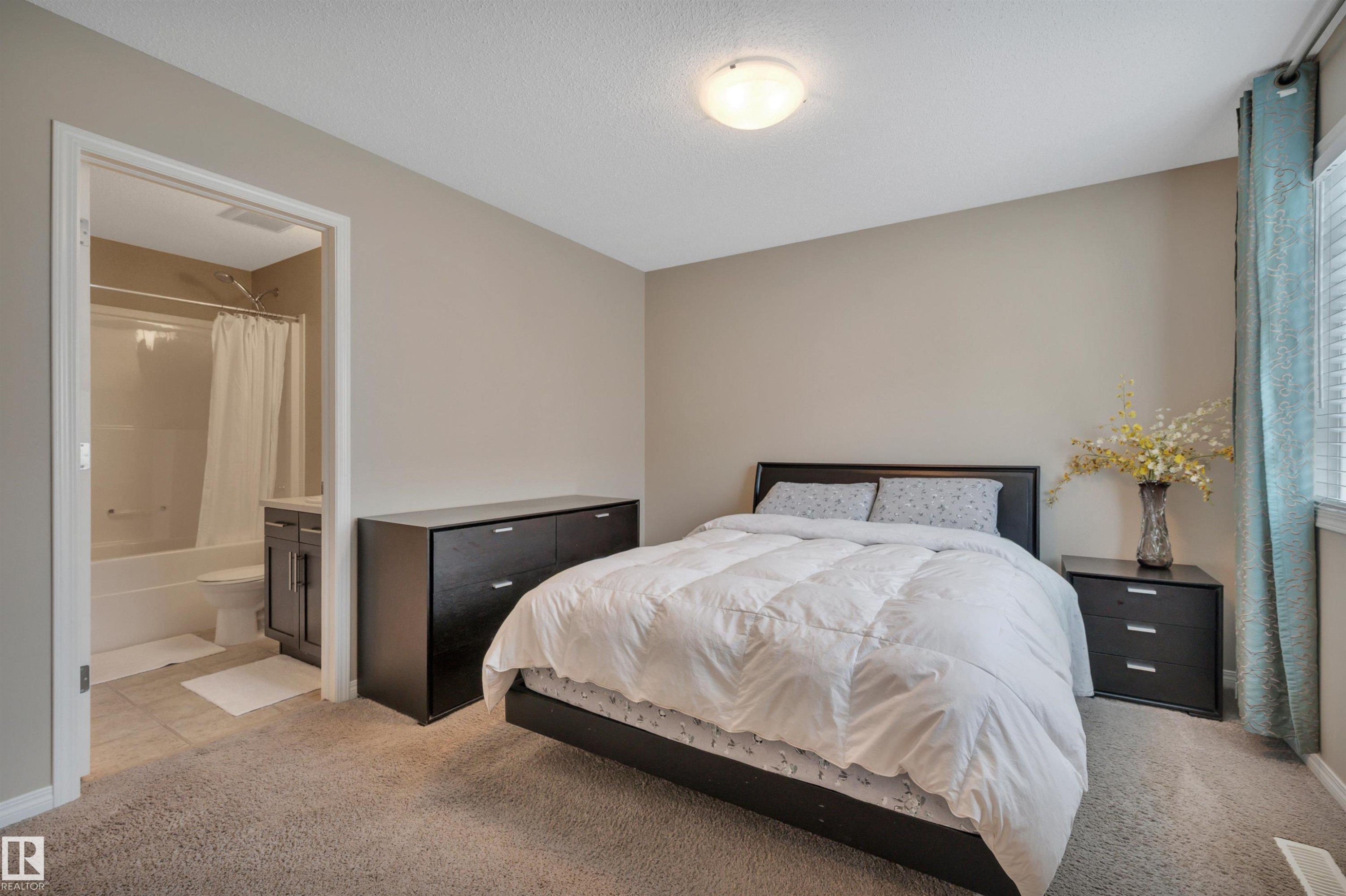 #59 460 Hemingway Rd Nw, Edmonton, AB - Indoor Photo Showing Bedroom