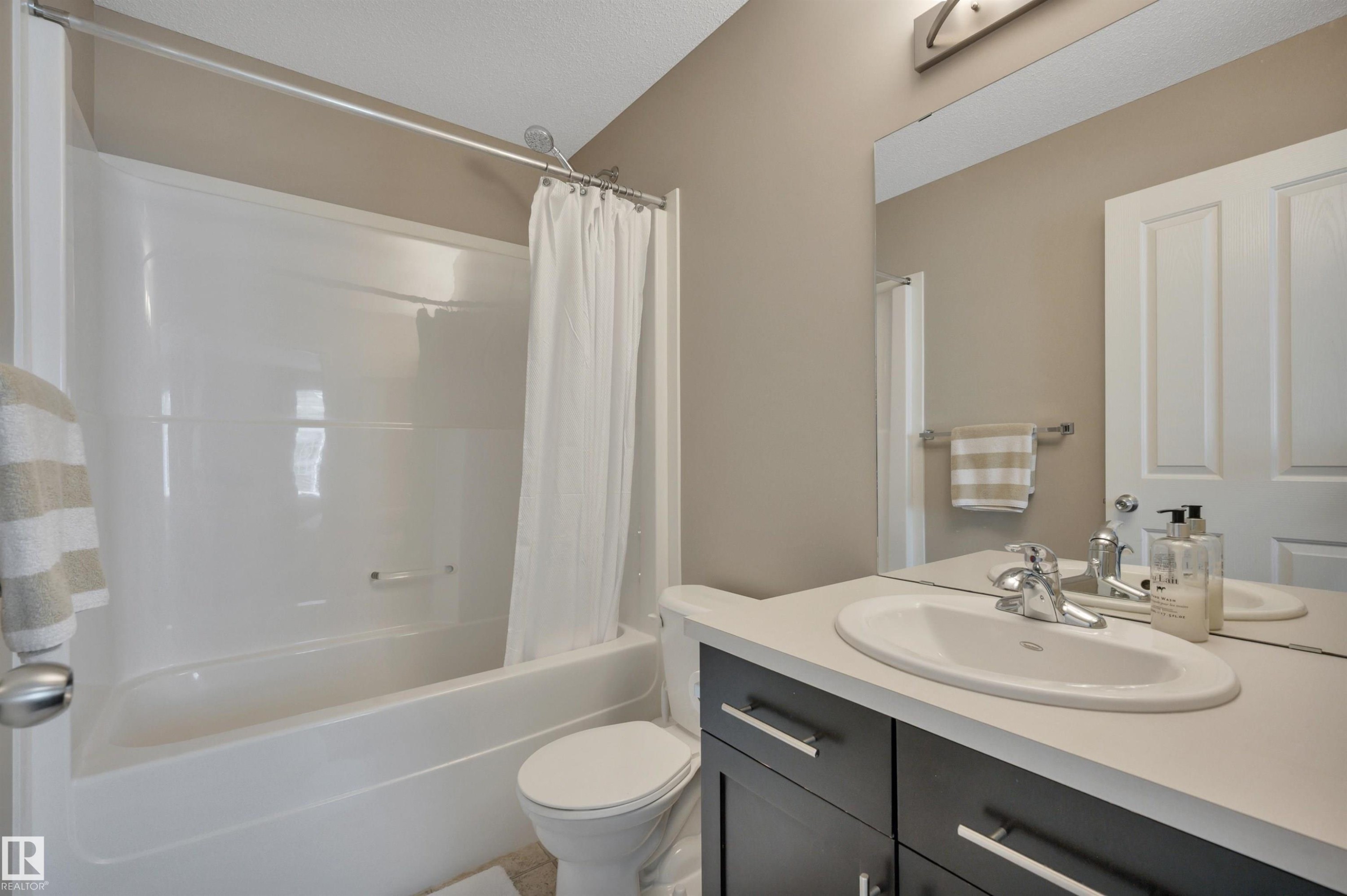 #59 460 Hemingway Rd Nw, Edmonton, AB - Indoor Photo Showing Bathroom