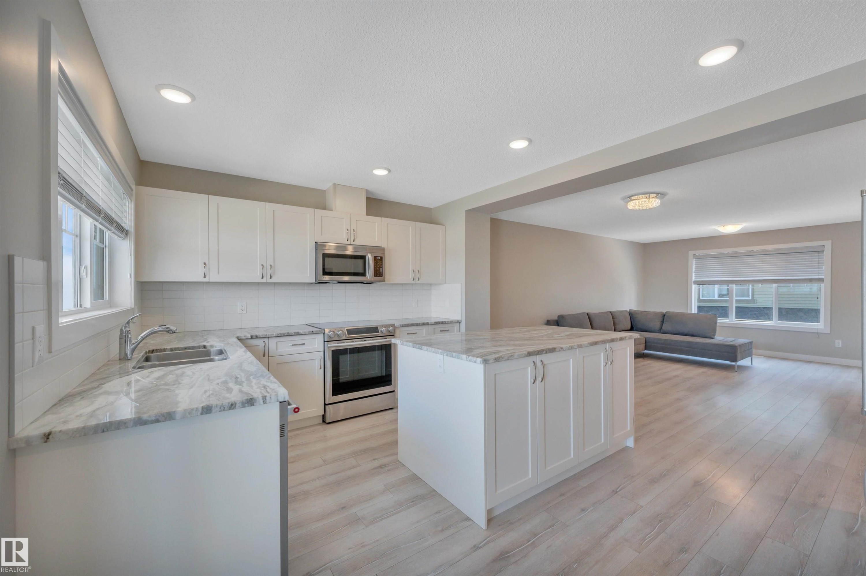 8 1530 Tamarack Boulevard, Edmonton, AB