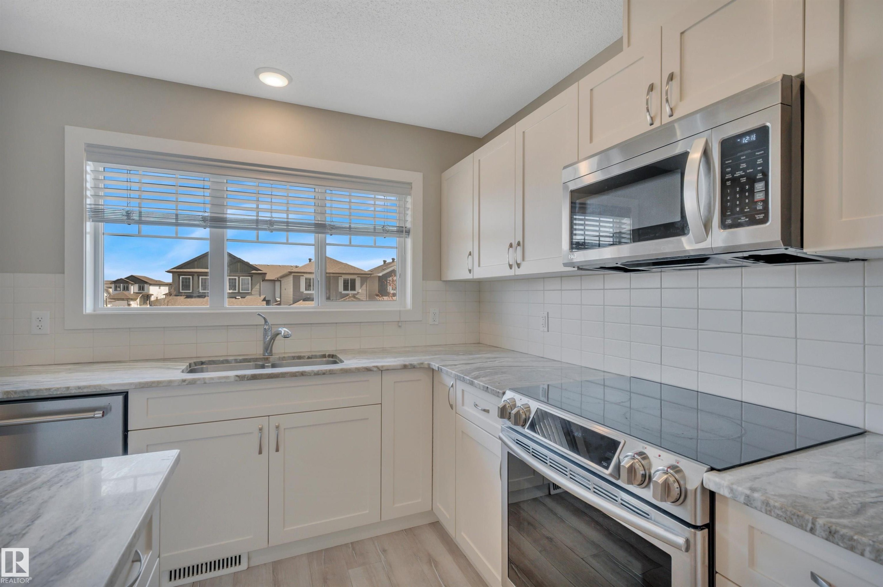 8 1530 Tamarack Boulevard, Edmonton, AB