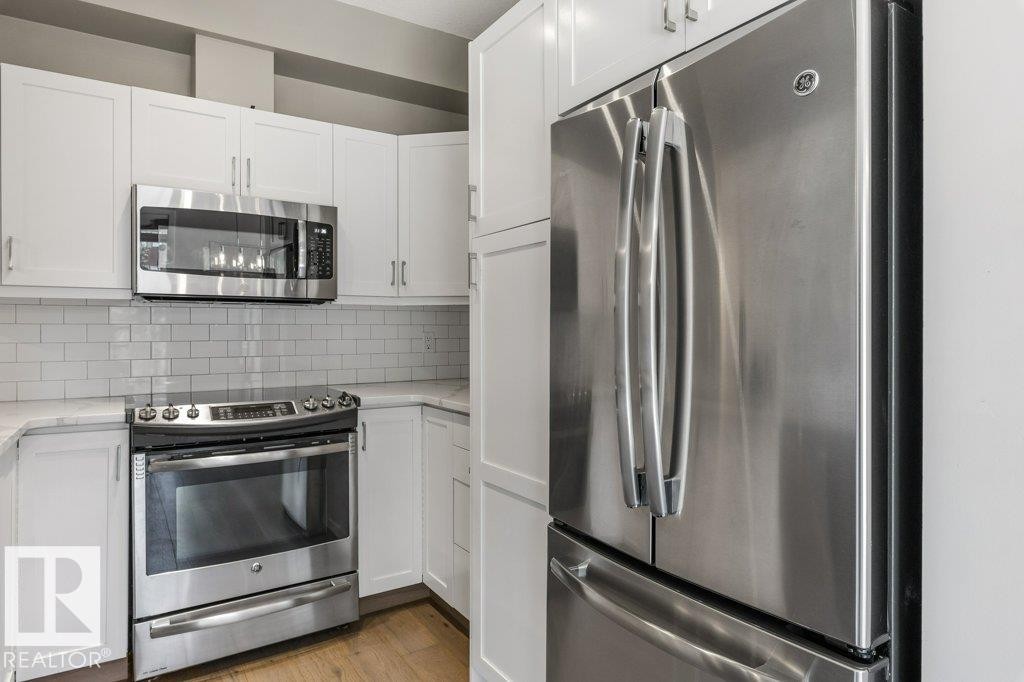 #202 10033 110 St Nw, Edmonton, AB - Indoor Photo Showing Kitchen With Upgraded Kitchen