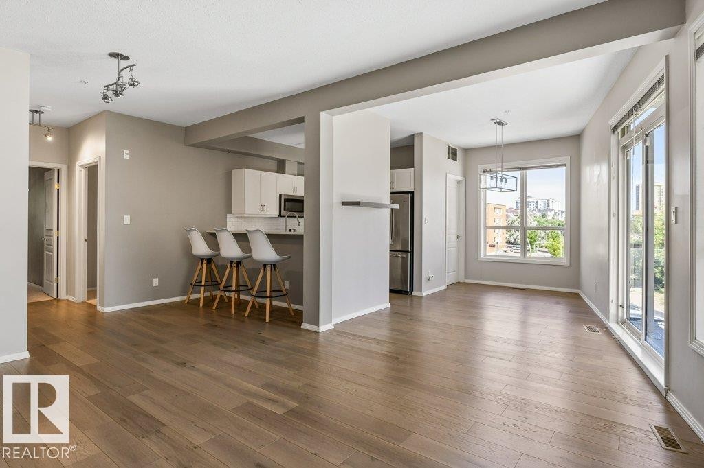 #202 10033 110 St Nw, Edmonton, AB - Indoor