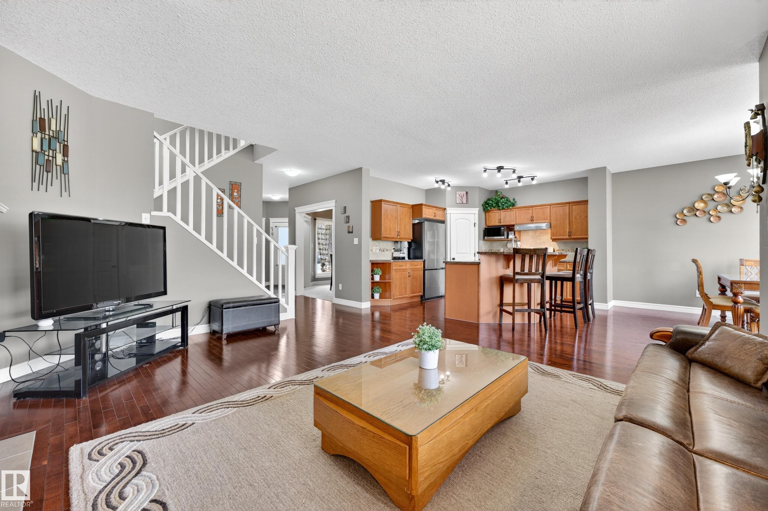 506 Adams Way Sw, Edmonton, AB - Indoor Photo Showing Living Room
