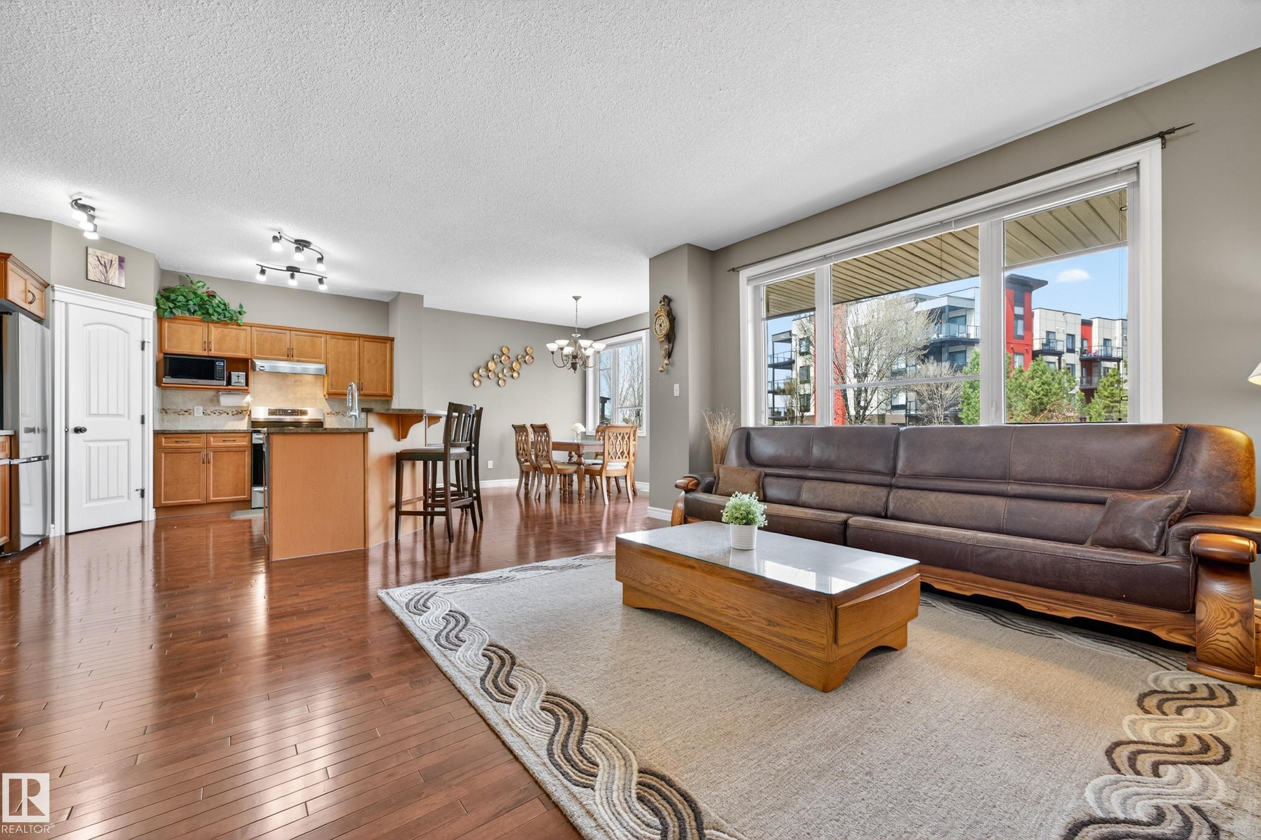 506 Adams Way Sw, Edmonton, AB - Indoor Photo Showing Living Room