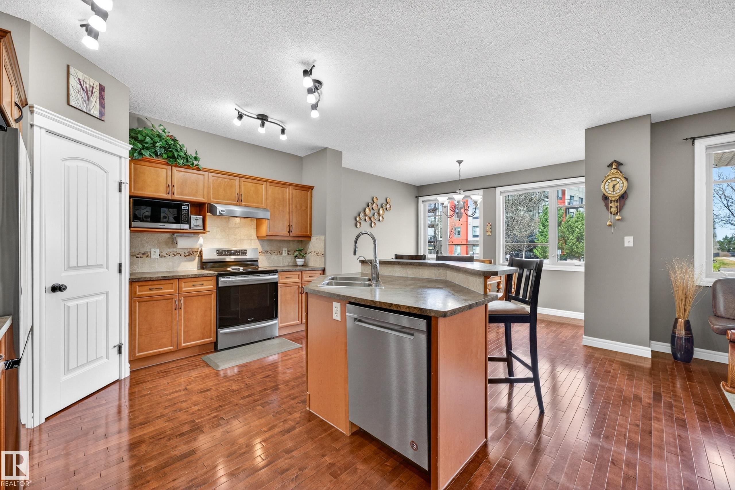 506 Adams Way Sw, Edmonton, AB - Indoor Photo Showing Kitchen